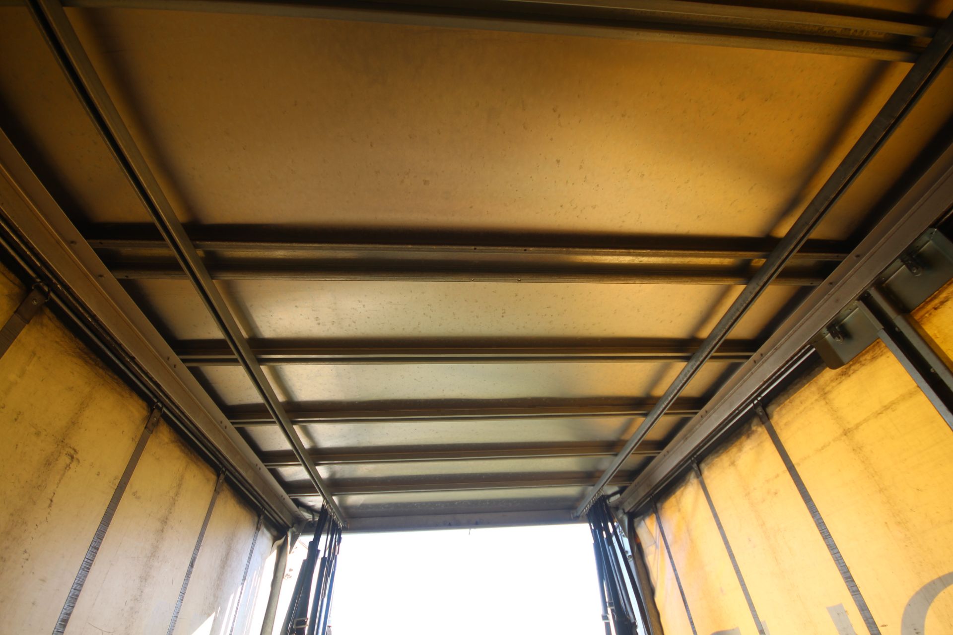 Montracon 33T 10.6m twin axle urban curtain-side trailer. Registration C353989. 2014. MOT unit 31/ - Image 76 of 89