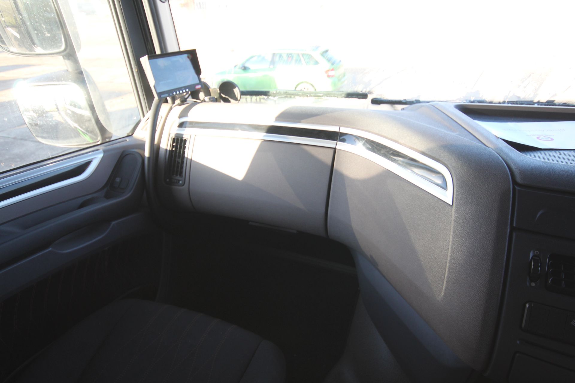 DAF XF 480 FTG 6X2 Euro 6D auto mid-lift and steer 44T unit. Registration P31 MGL. Date of first - Image 83 of 122