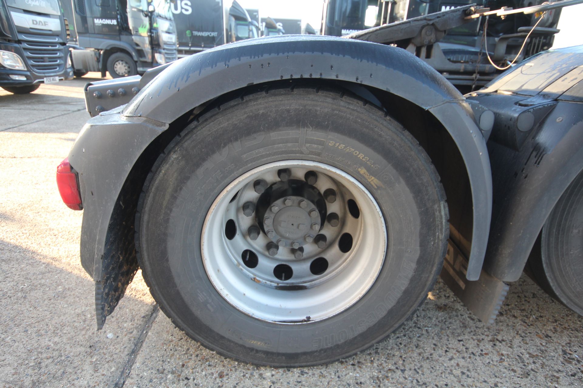 DAF XF 480 FTG 6X2 Euro 6D auto mid-lift and steer 44T unit. Registration P31 MGL. Date of first - Image 32 of 122