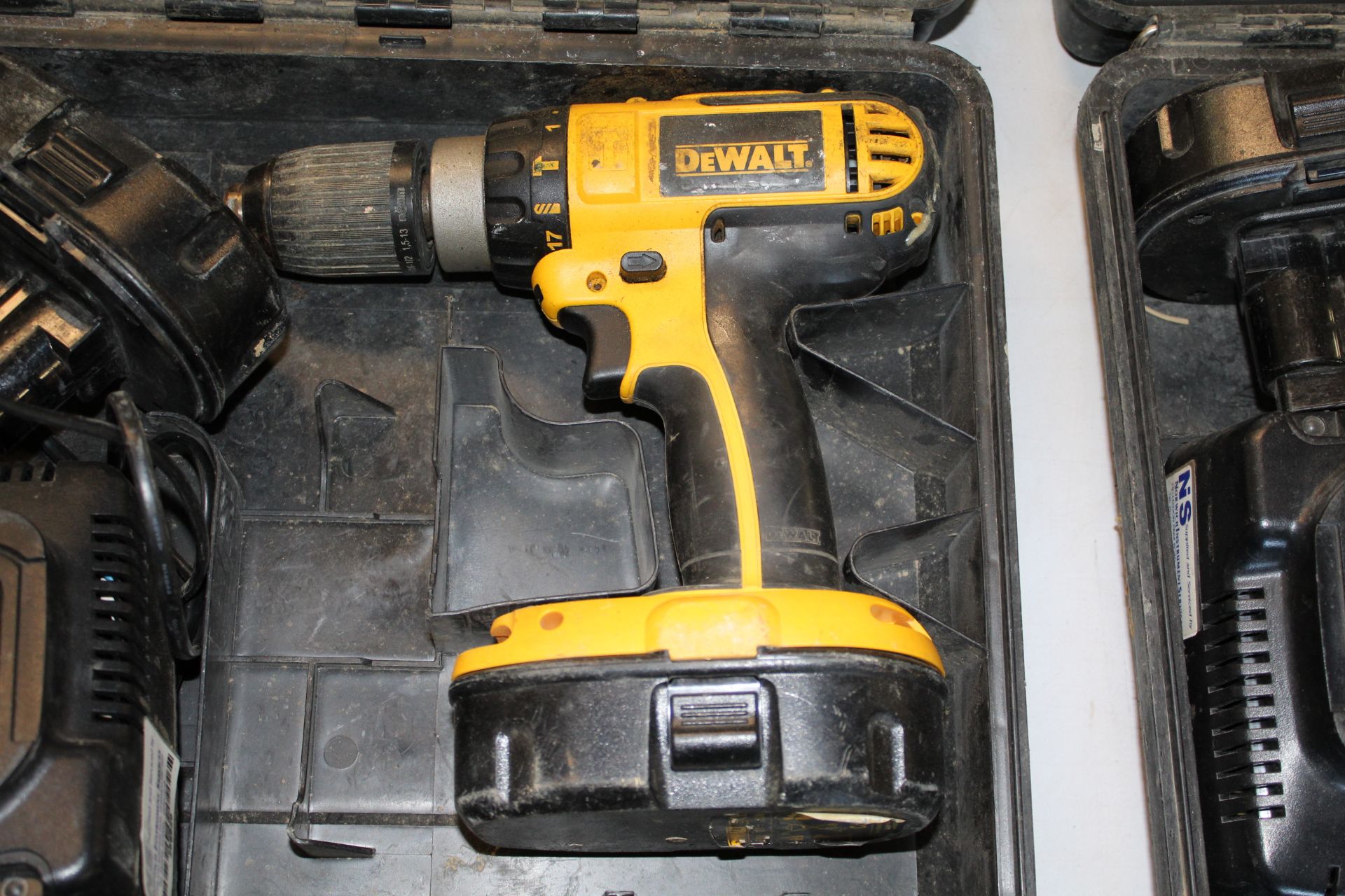 Dewalt 18v cordless drill with 2x batteries and charger in case. V CAMPSEA ASHE - Image 3 of 5