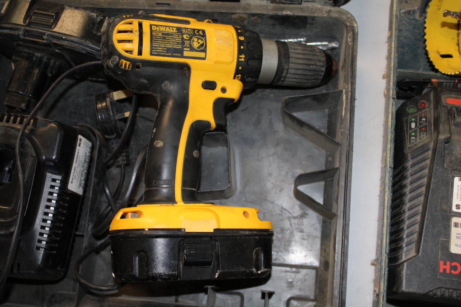 Dewalt 18v cordless drill with 2x batteries and charger in case. V CAMPSEA ASHE - Image 4 of 5