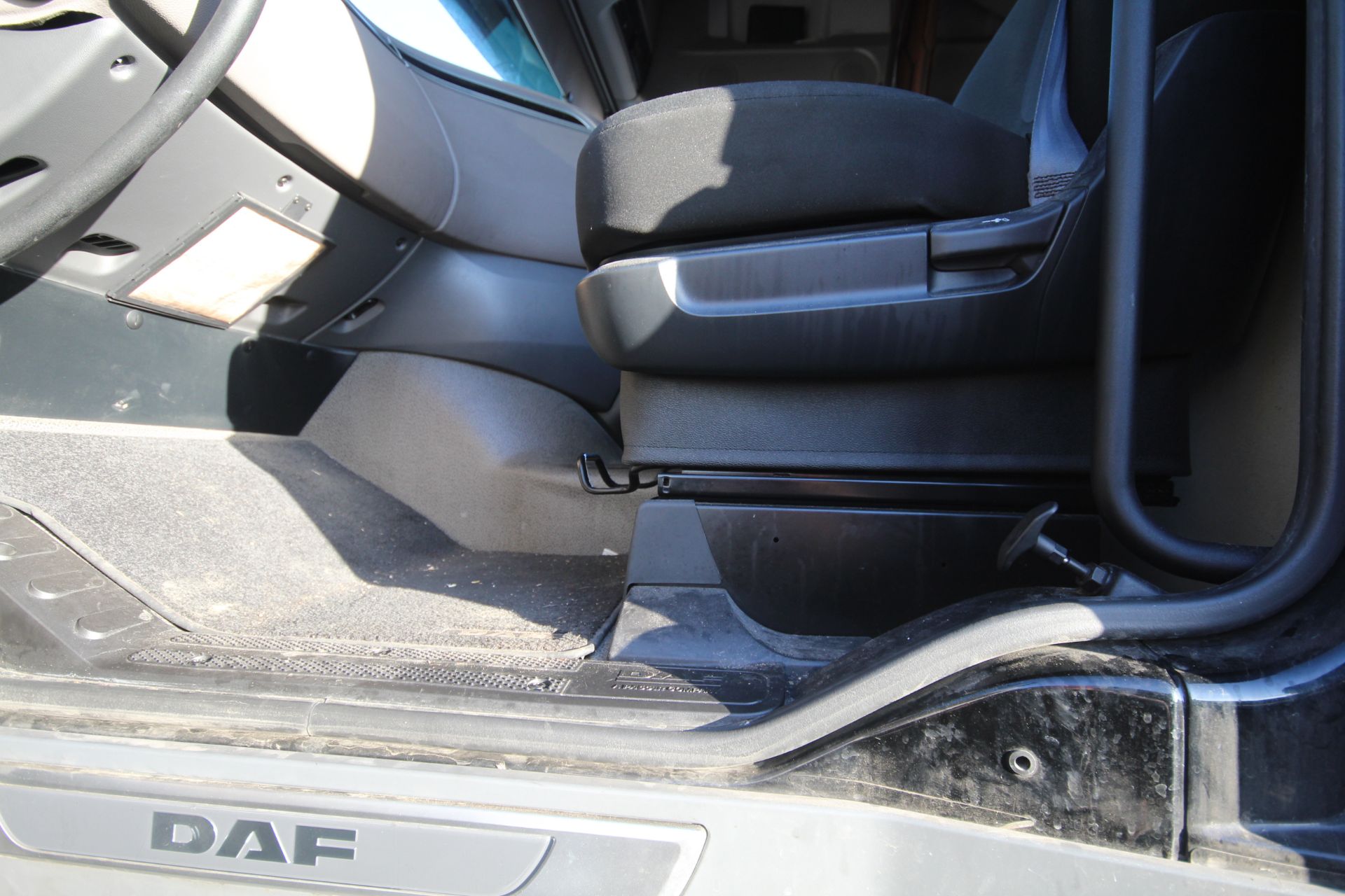 DAF XF 480 FTG 6X2 Euro 6D auto mid-lift and steer 44T unit. Registration P31 MGL. Date of first - Image 109 of 122