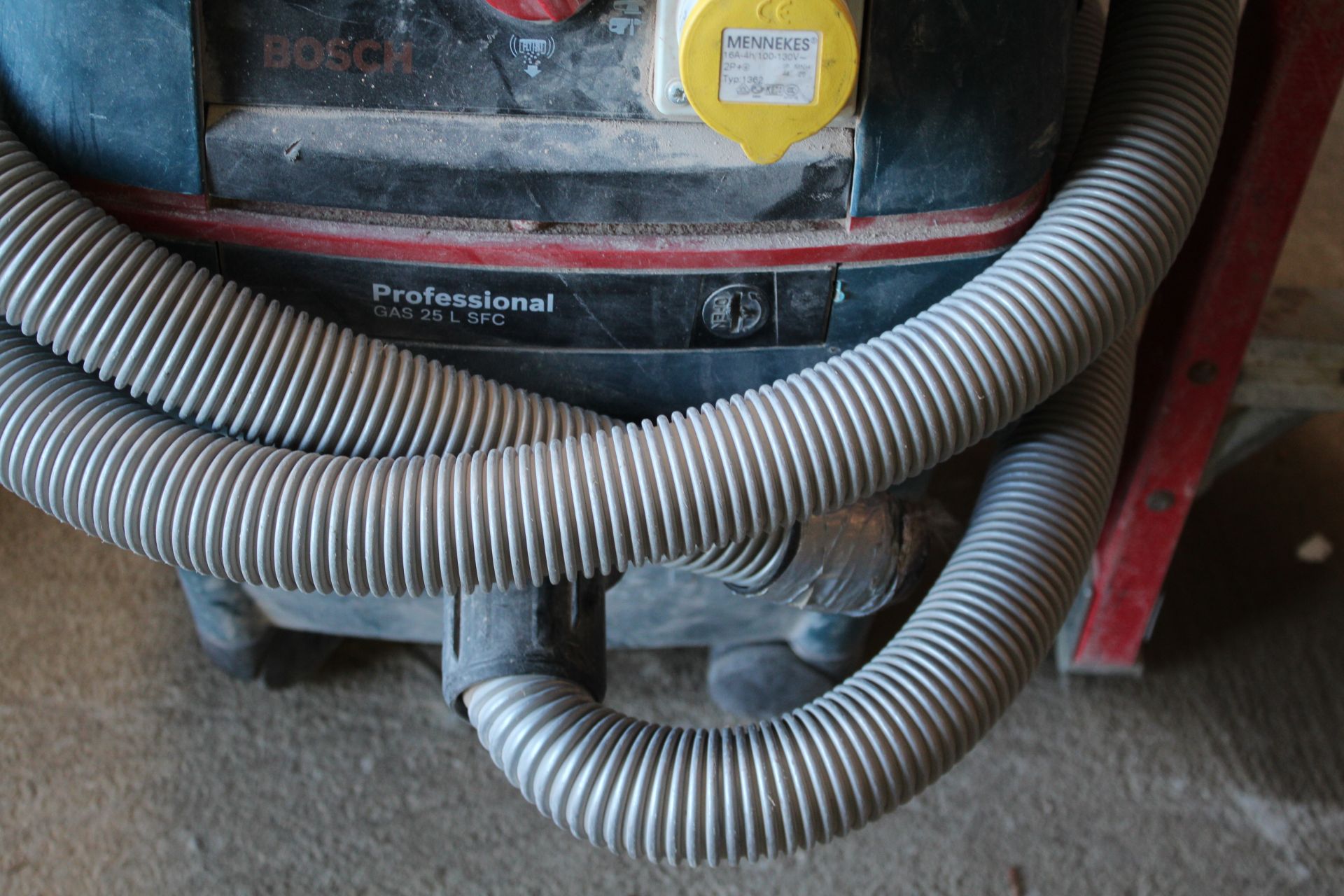 Bosch 110v Professional 16amp vacuum. V CAMPSEA ASHE - Image 3 of 4