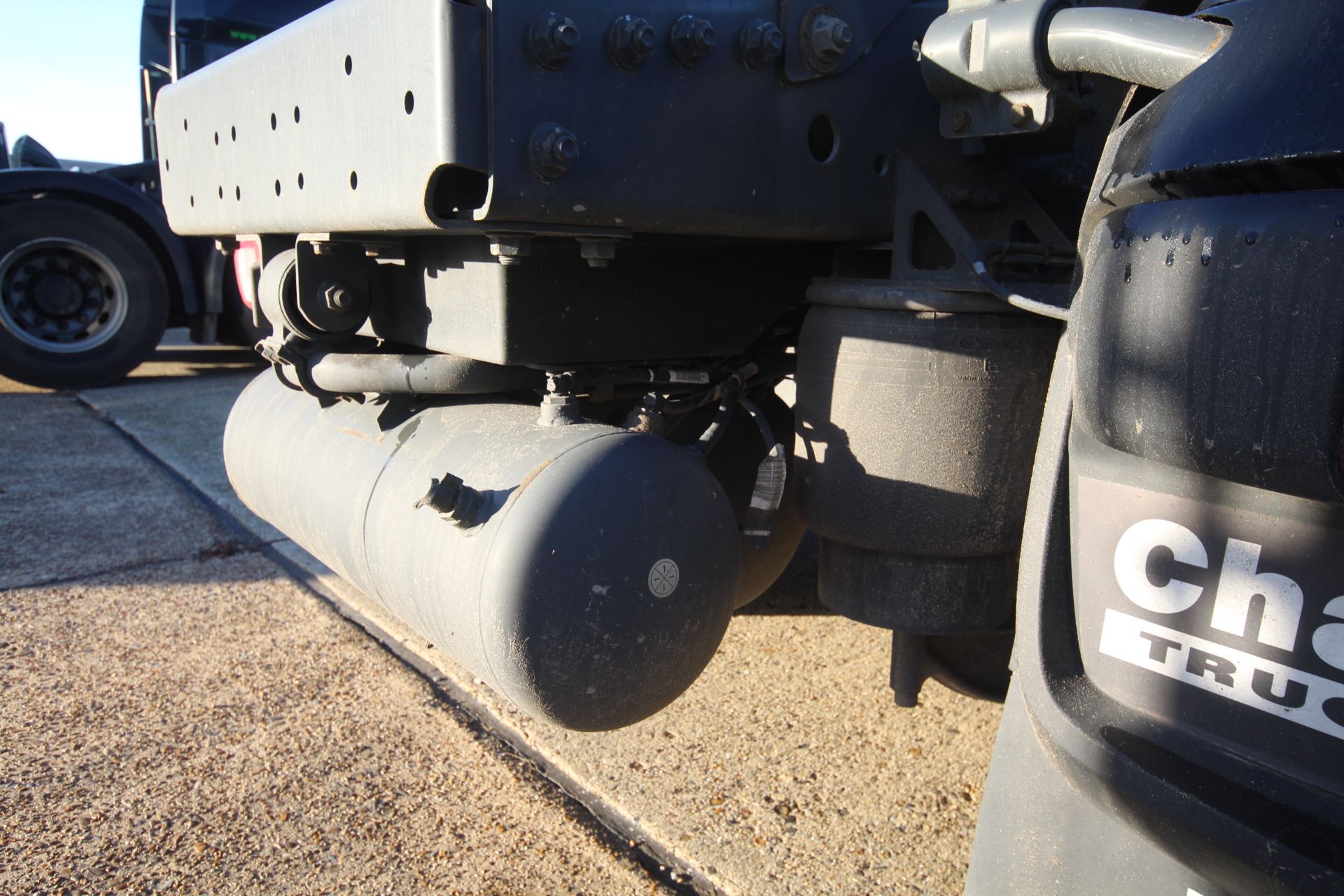 DAF XF 480 FTG 6X2 Euro 6D auto mid-lift and steer 44T unit. Registration P31 MGL. Date of first - Image 30 of 122