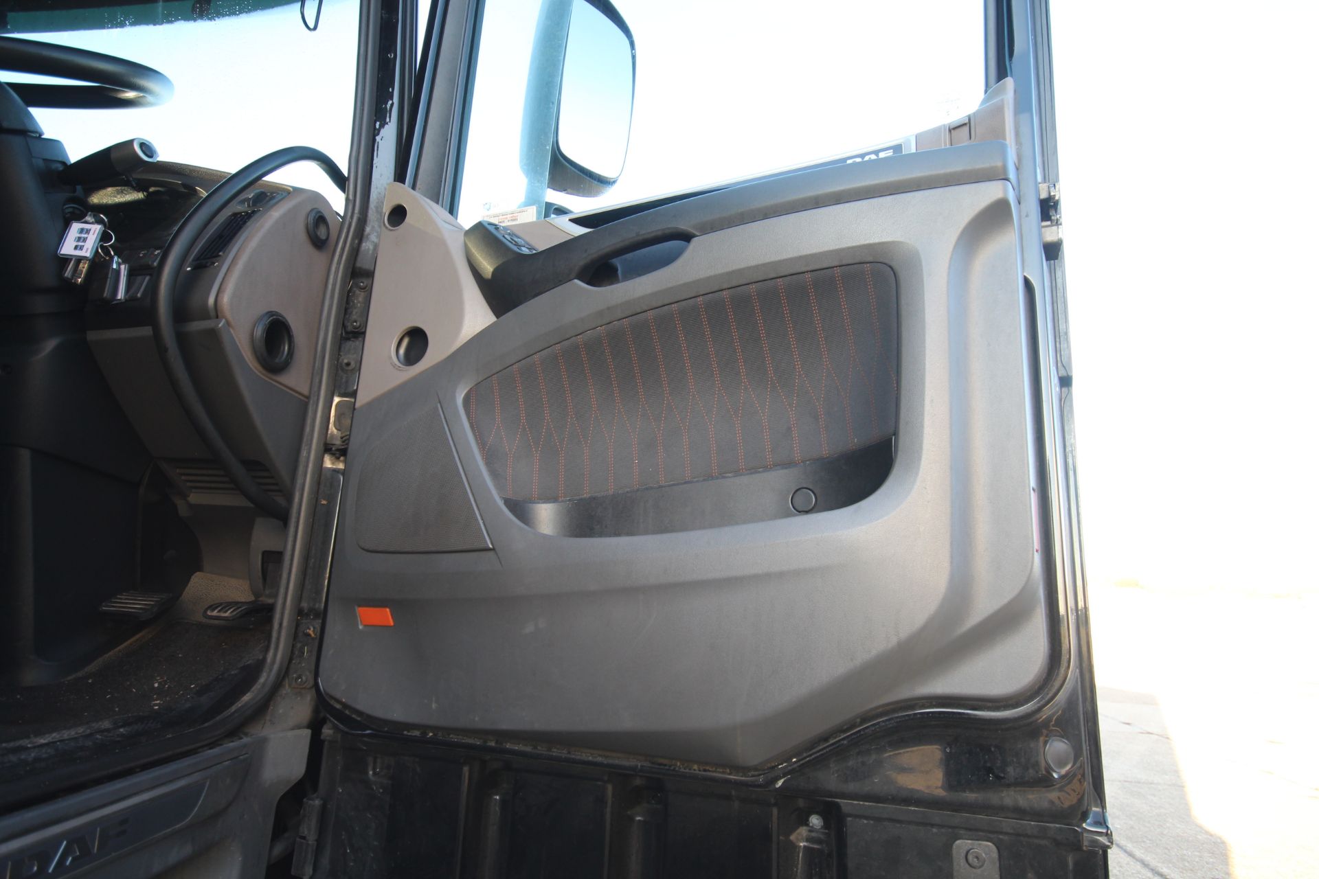 DAF XF 480 FTG 6X2 Euro 6D auto mid-lift and steer 44T unit. Registration P31 MGL. Date of first - Image 69 of 122