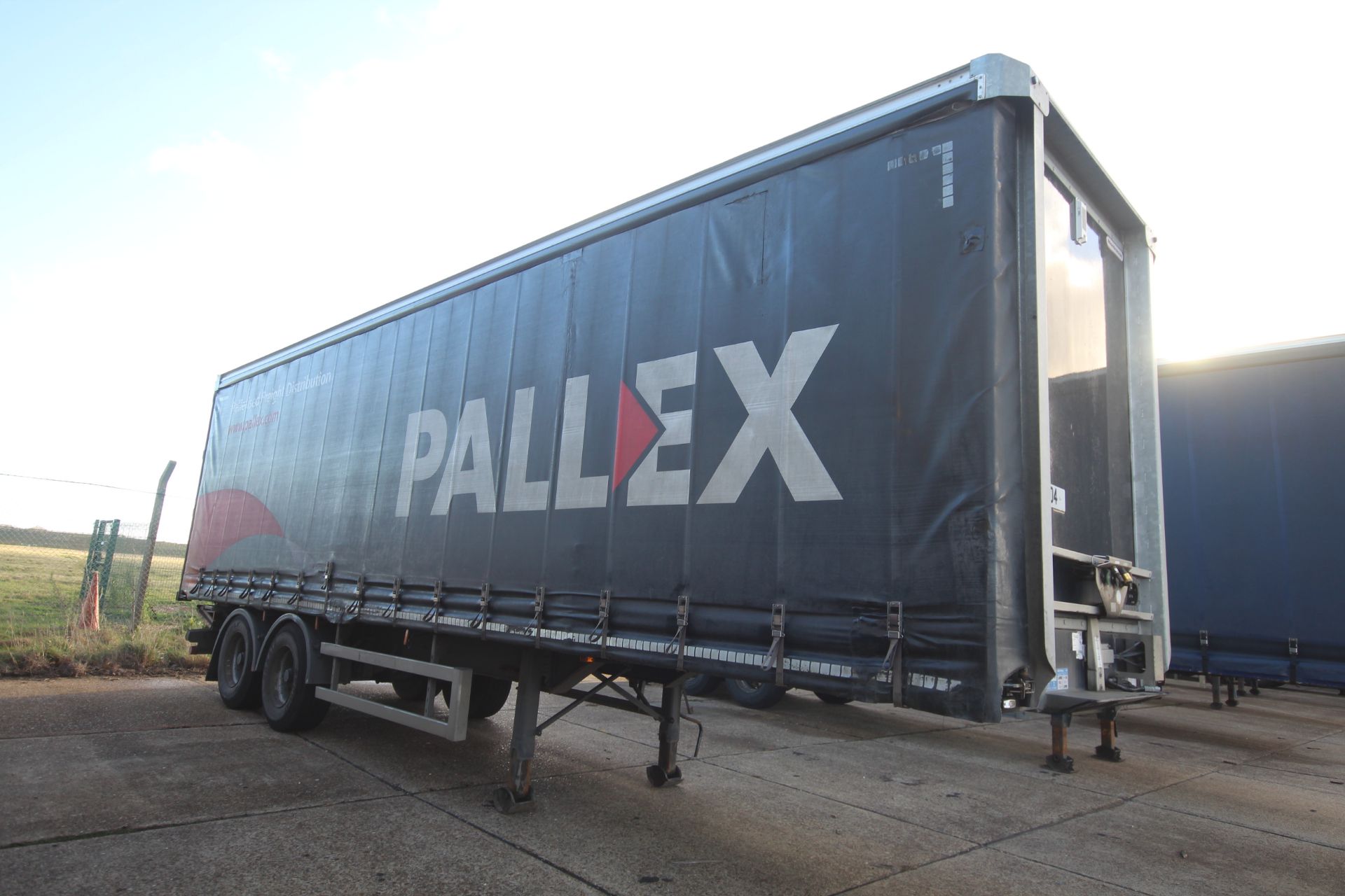 Montracon 33T 10.6m twin axle urban curtain-sider trailer. Registration C408724. 2015. MOT until - Image 4 of 81