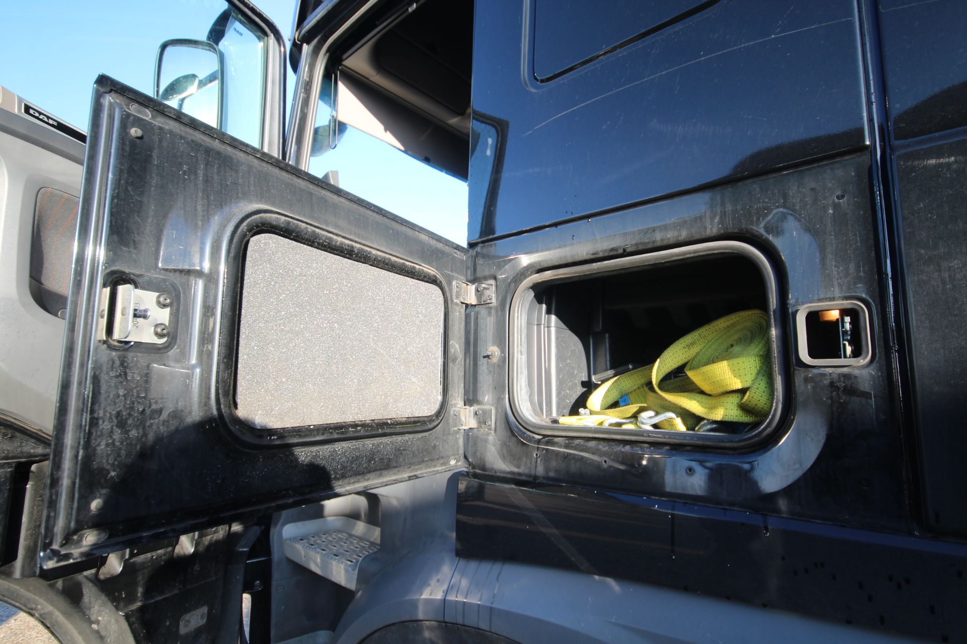 DAF XF 480 FTG 6X2 Euro 6D auto mid-lift and steer 44T unit. Registration P31 MGL. Date of first - Image 110 of 122