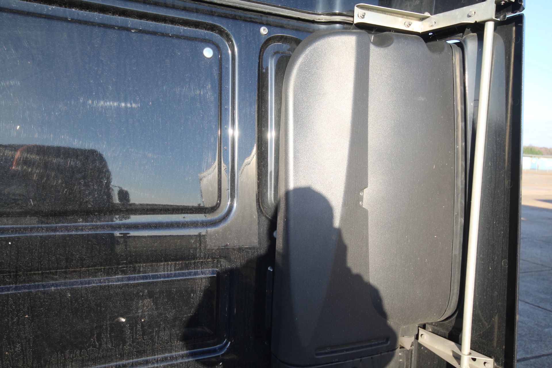 DAF XF 480 FTG 6X2 Euro 6D auto mid-lift and steer 44T unit. Registration P31 MGL. Date of first - Image 58 of 122