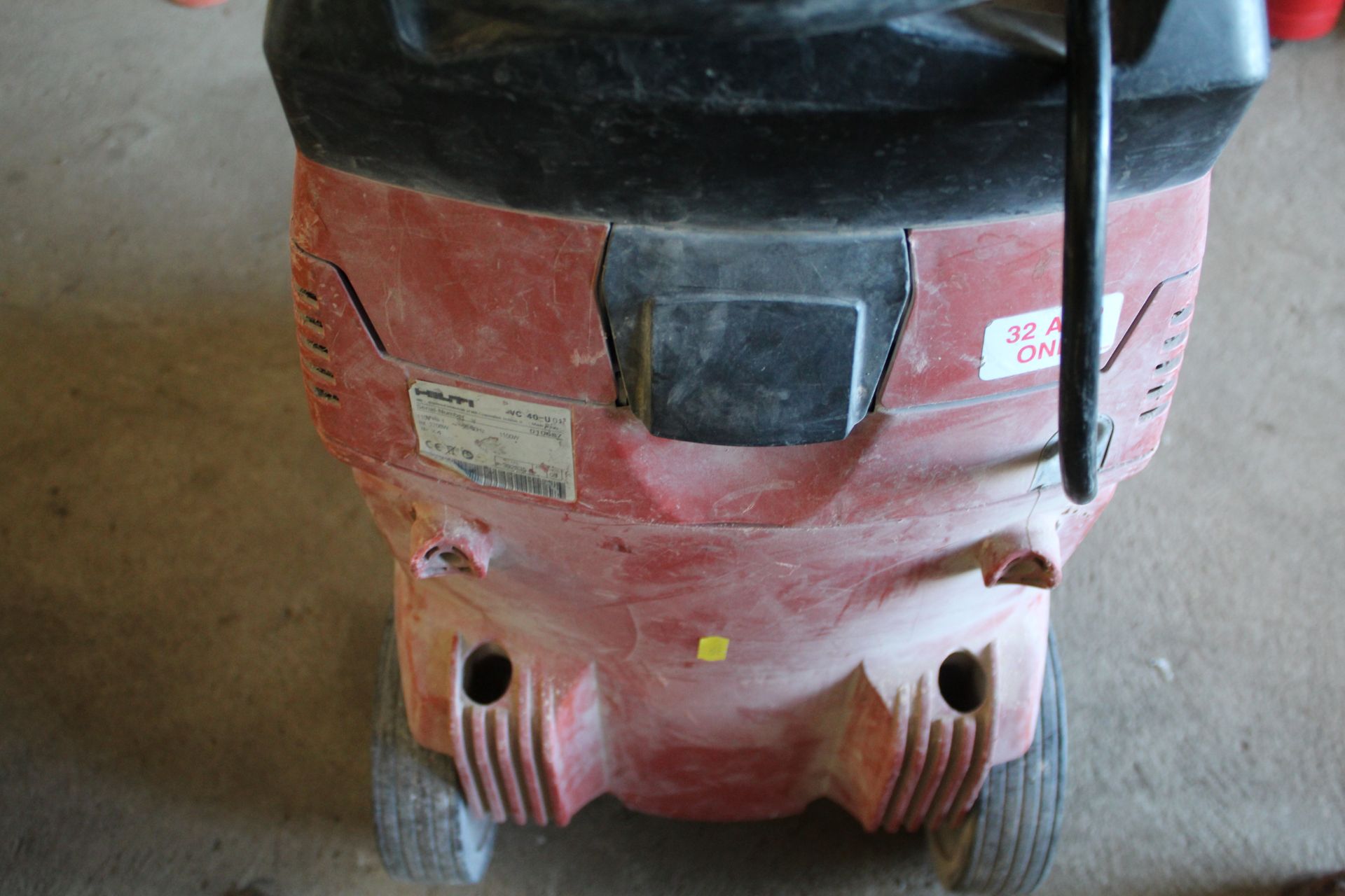 Hilti 110v VC40-U 32amp vacuum. V CAMPSEA ASHE - Image 8 of 8