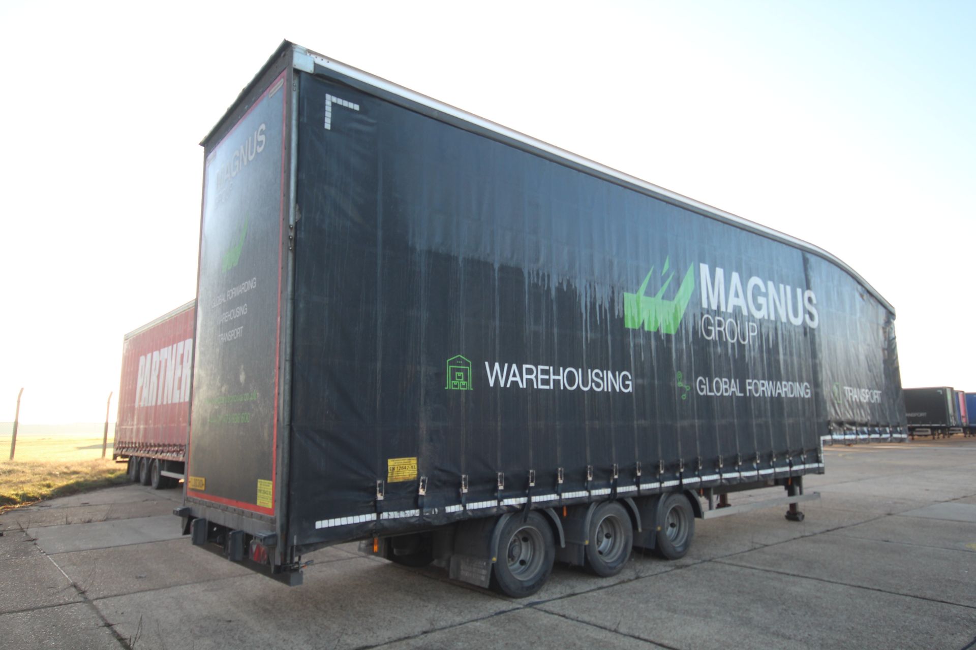 Montracon 39T 13.6m tri-axle step frame double deck curtain-side trailer. Registration C527332. - Image 3 of 83