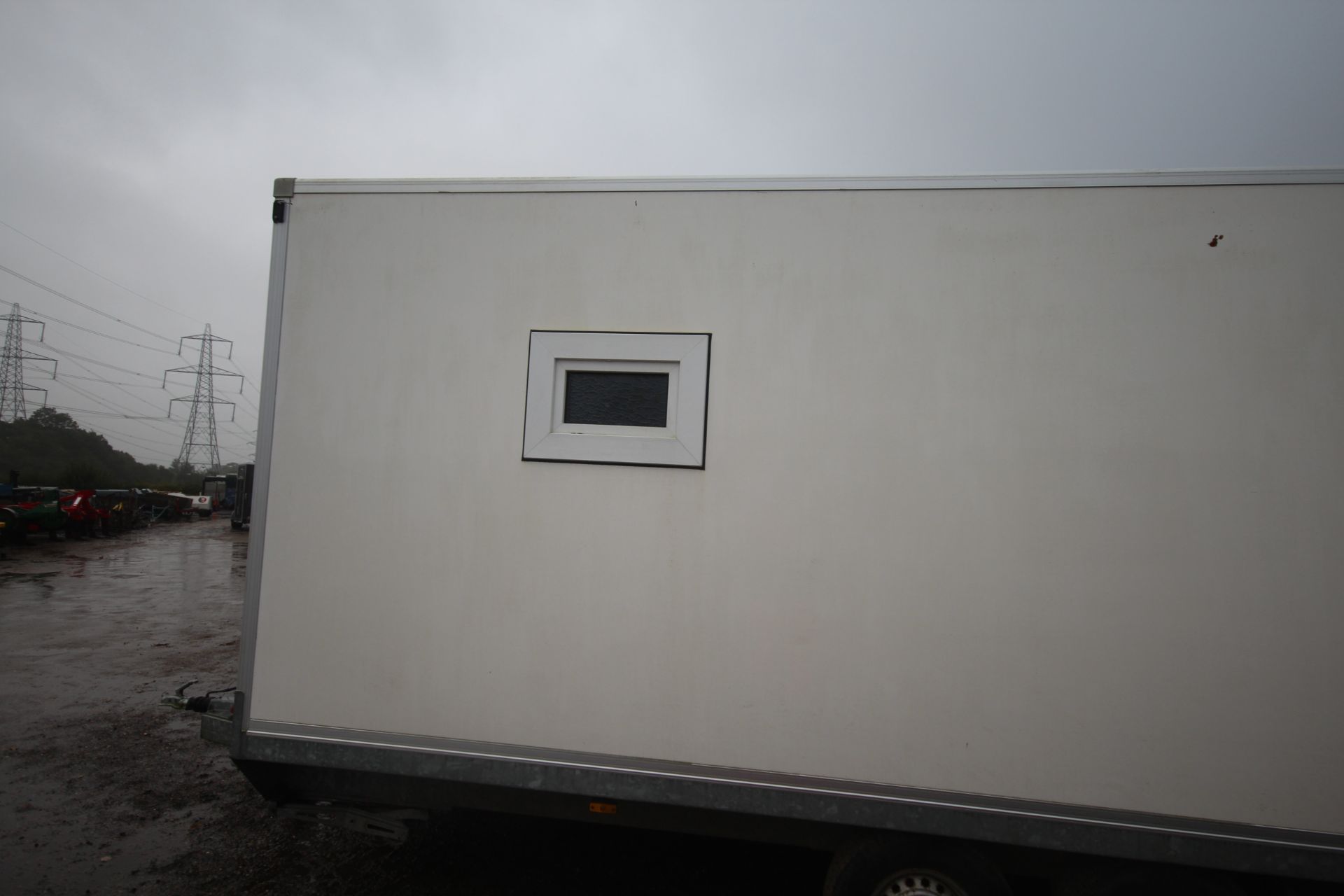 Henra 17ft 5in x 7ft 6in twin axle exhibition/ box trailer. With barn doors, side opening and - Image 6 of 16