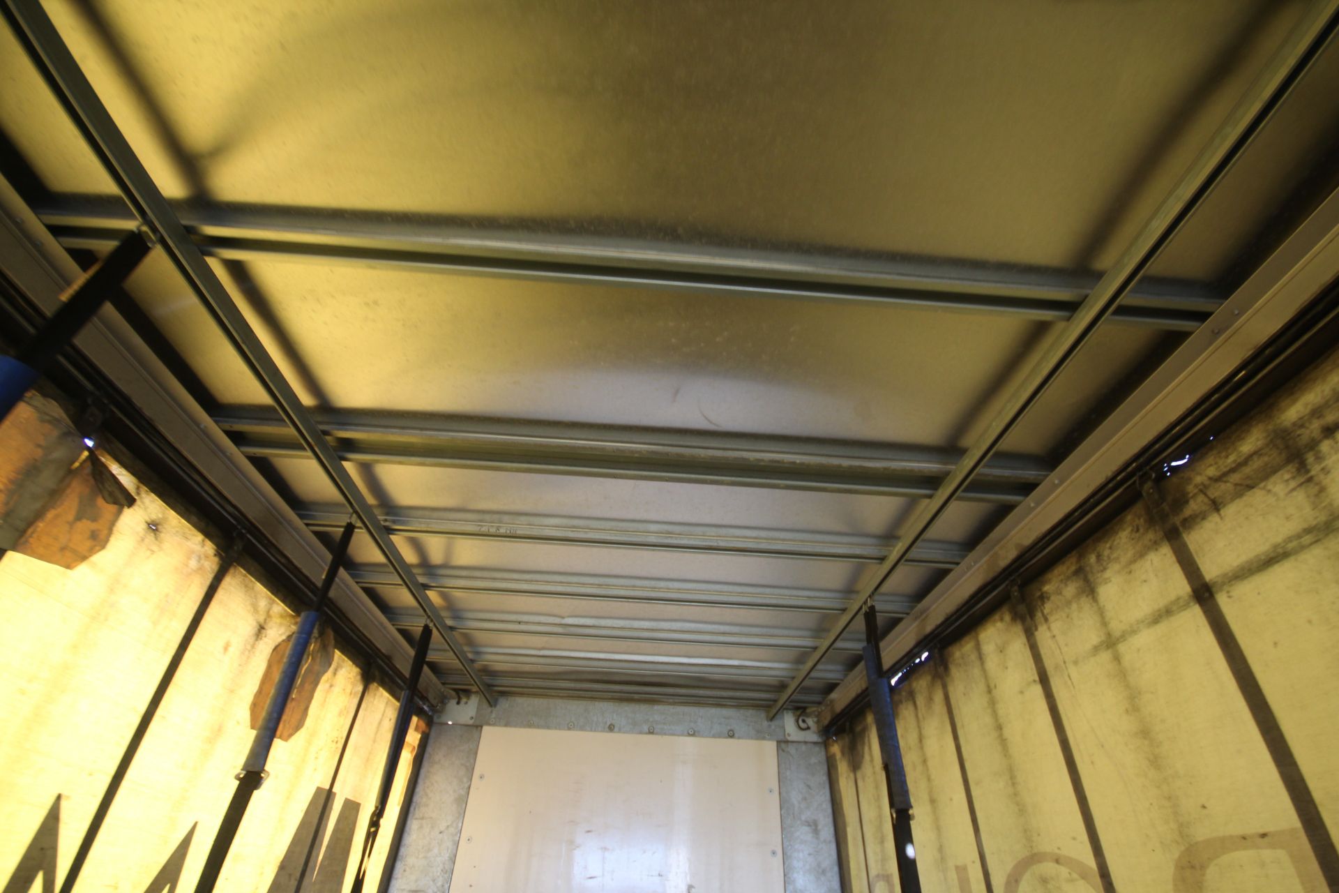 Montracon 33T 10.6m twin axle urban curtain-side trailer. Registration C354189. 2013. MOT until 31/ - Image 72 of 89