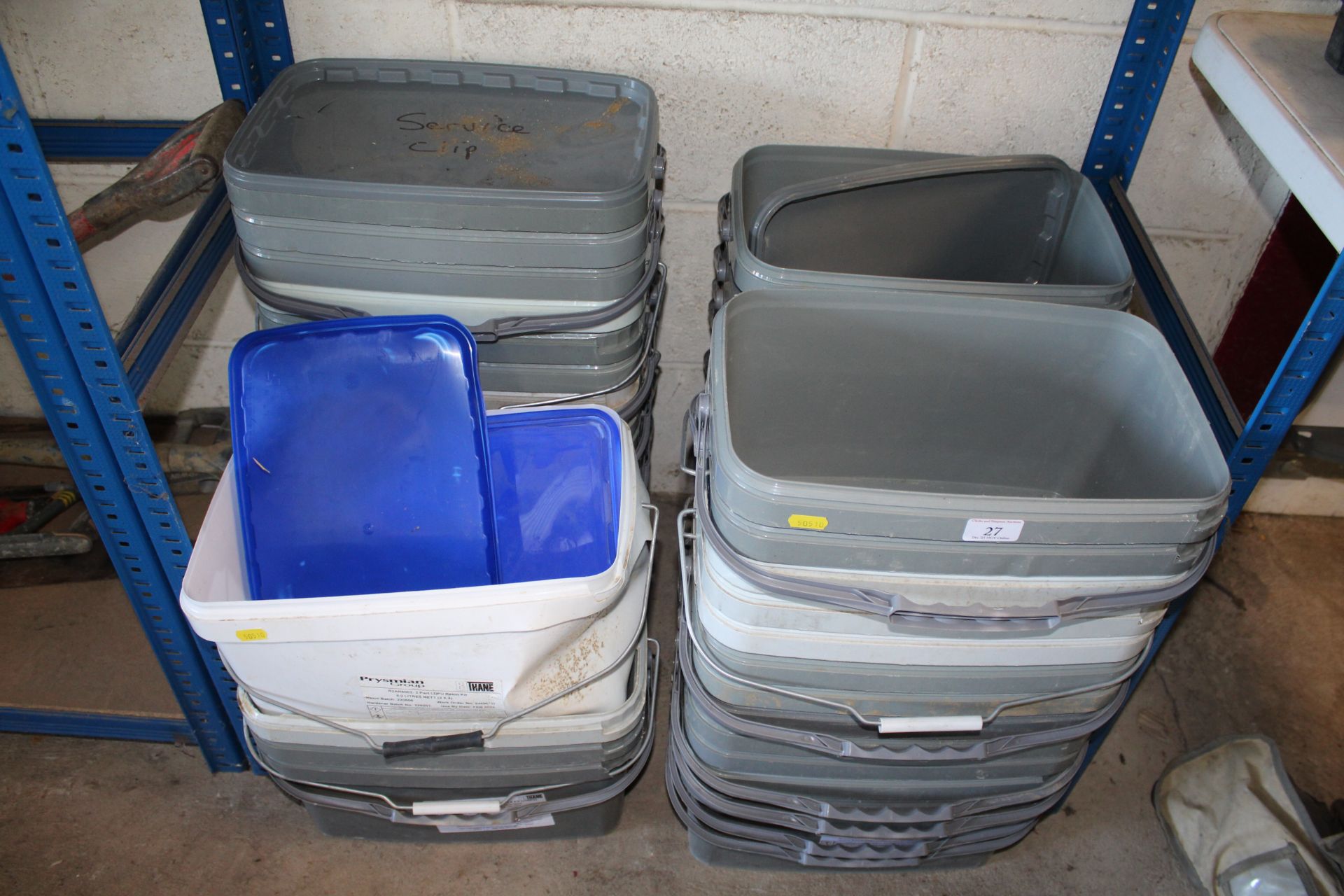 Quantity of plastic buckets. V CAMPSEA ASHE