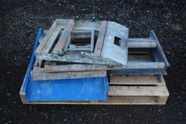 Pallet with various large cable drum rollers. V CAMPSEA ASHE