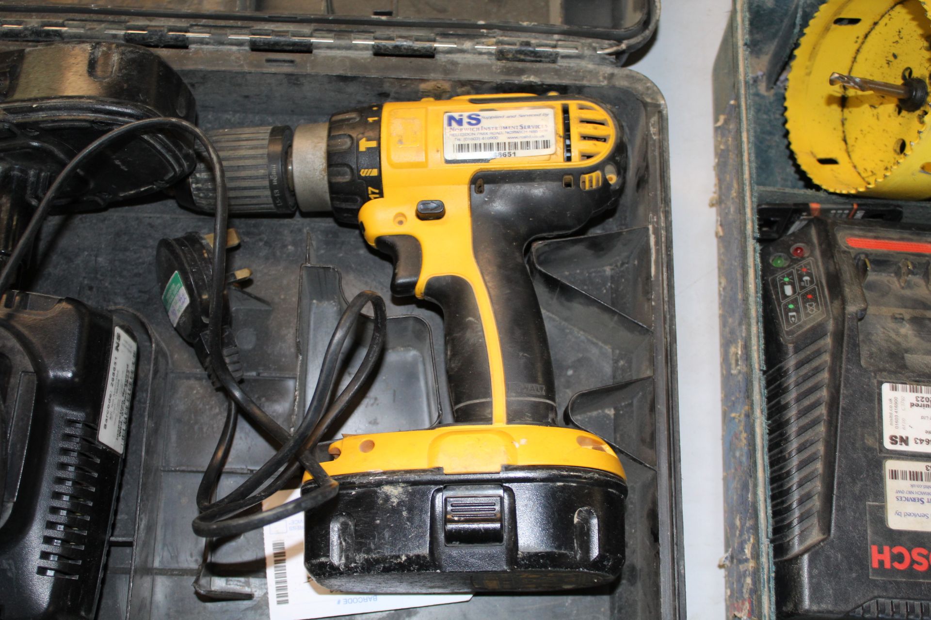 Dewalt 18v cordless drill with 2x batteries and charger in case. V CAMPSEA ASHE - Image 3 of 5