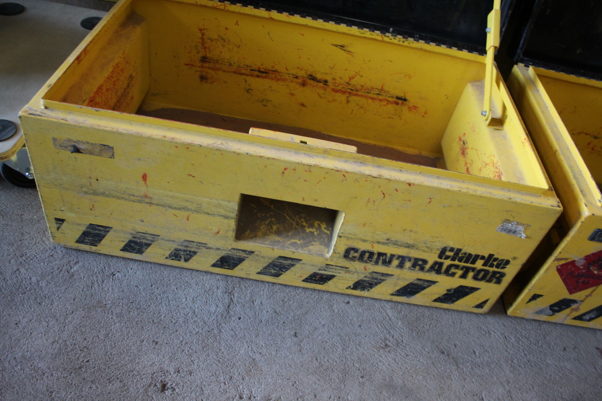 Clarke Contractor secure toolbox. V CAMPSEA ASHE - Image 2 of 4