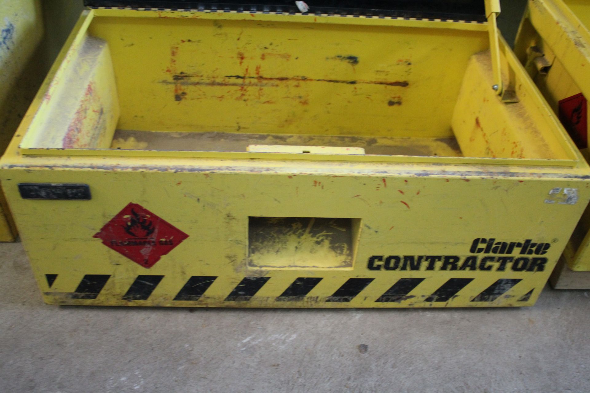 Clarke Contractor secure toolbox. V CAMPSEA ASHE - Image 2 of 4