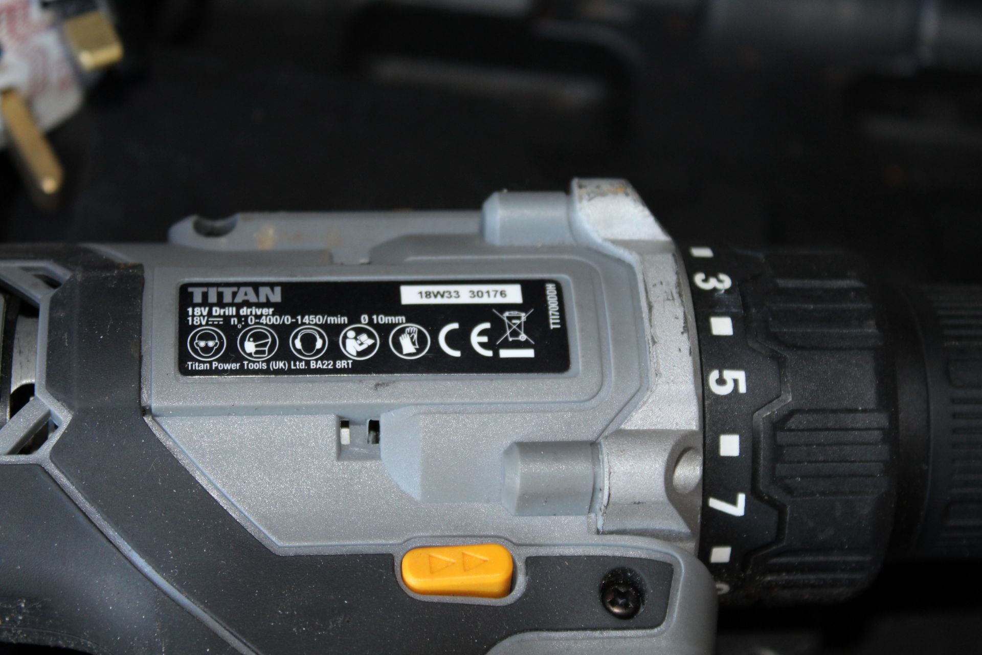 Titan 18v cordless drill, 2x batteries and charger in case. V CAMPSEA ASHE - Image 4 of 4