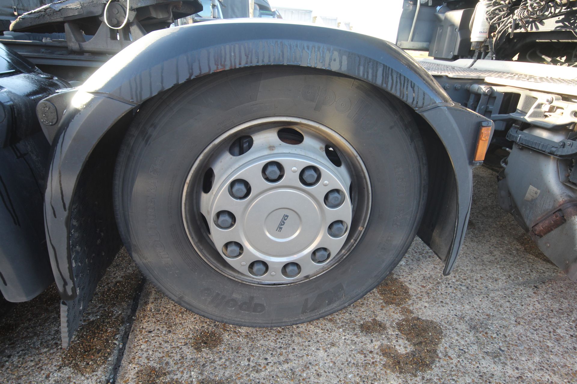 DAF XF 480 FTG 6X2 Euro 6D auto mid-lift and steer 44T unit. Registration P88 MGL. Date of first - Image 34 of 102