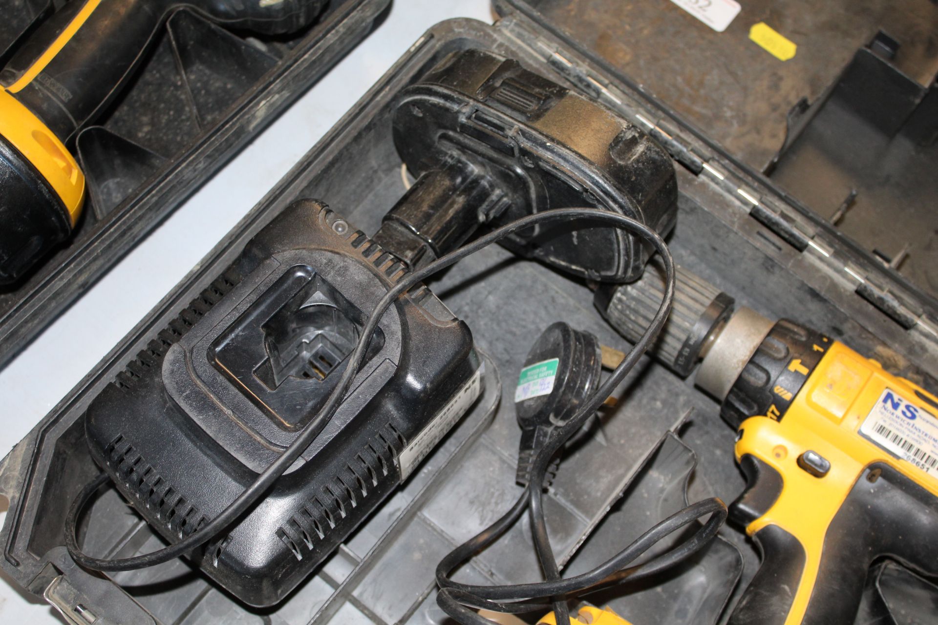 Dewalt 18v cordless drill with 2x batteries and charger in case. V CAMPSEA ASHE - Image 2 of 5