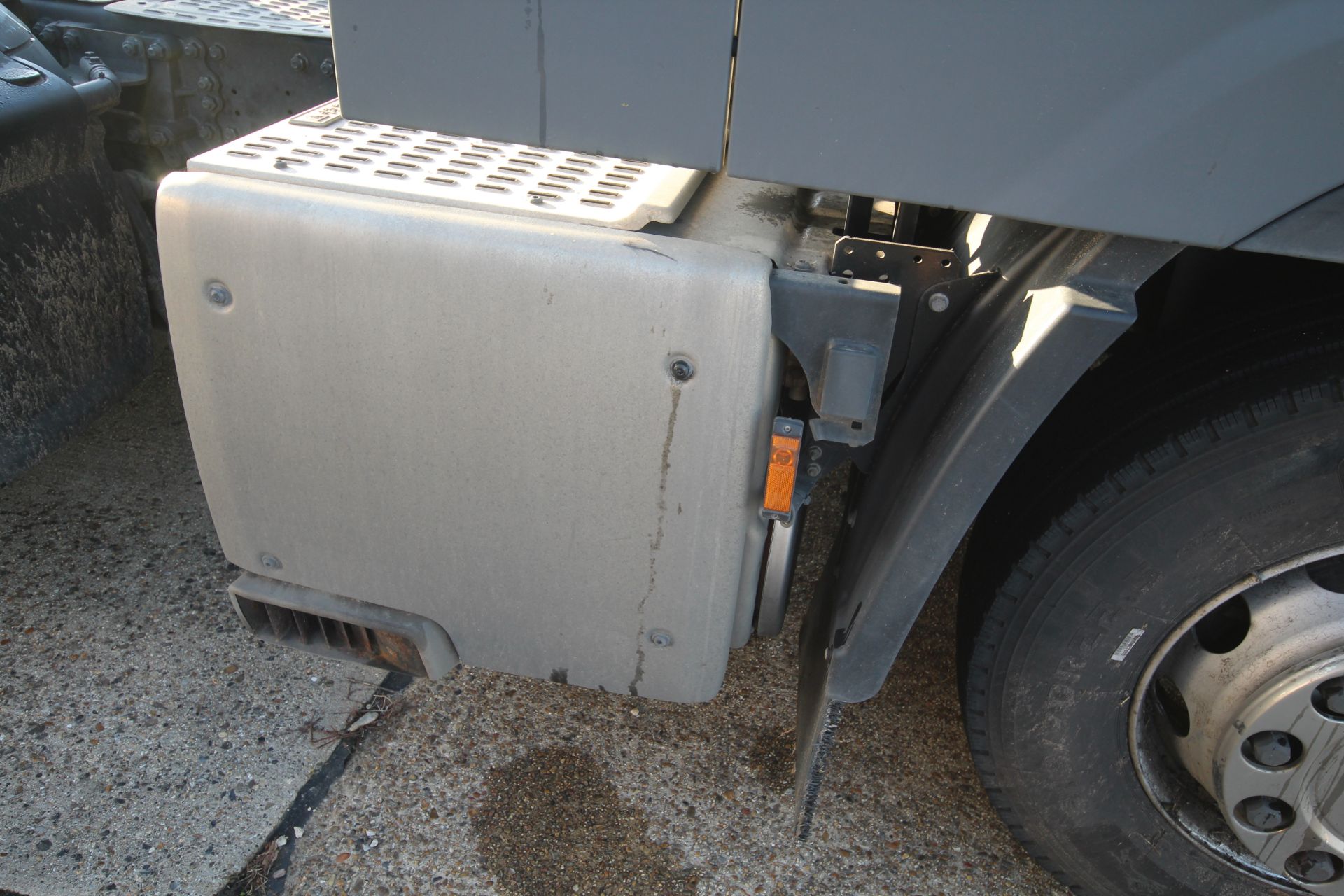 DAF XF 480 FTG 6X2 Euro 6D auto mid-lift and steer 44T unit. Registration P31 MGL. Date of first - Image 37 of 122