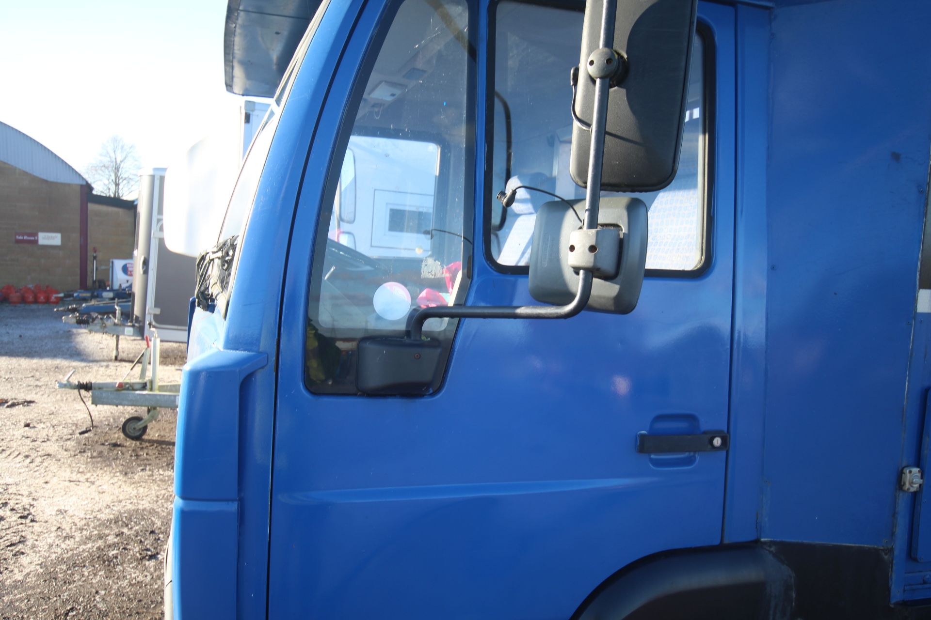 MAN 8.153 7.5T manual 4x2 horsebox. Registration N670 BJH. Date of first registration 22/07/1996. - Image 6 of 103