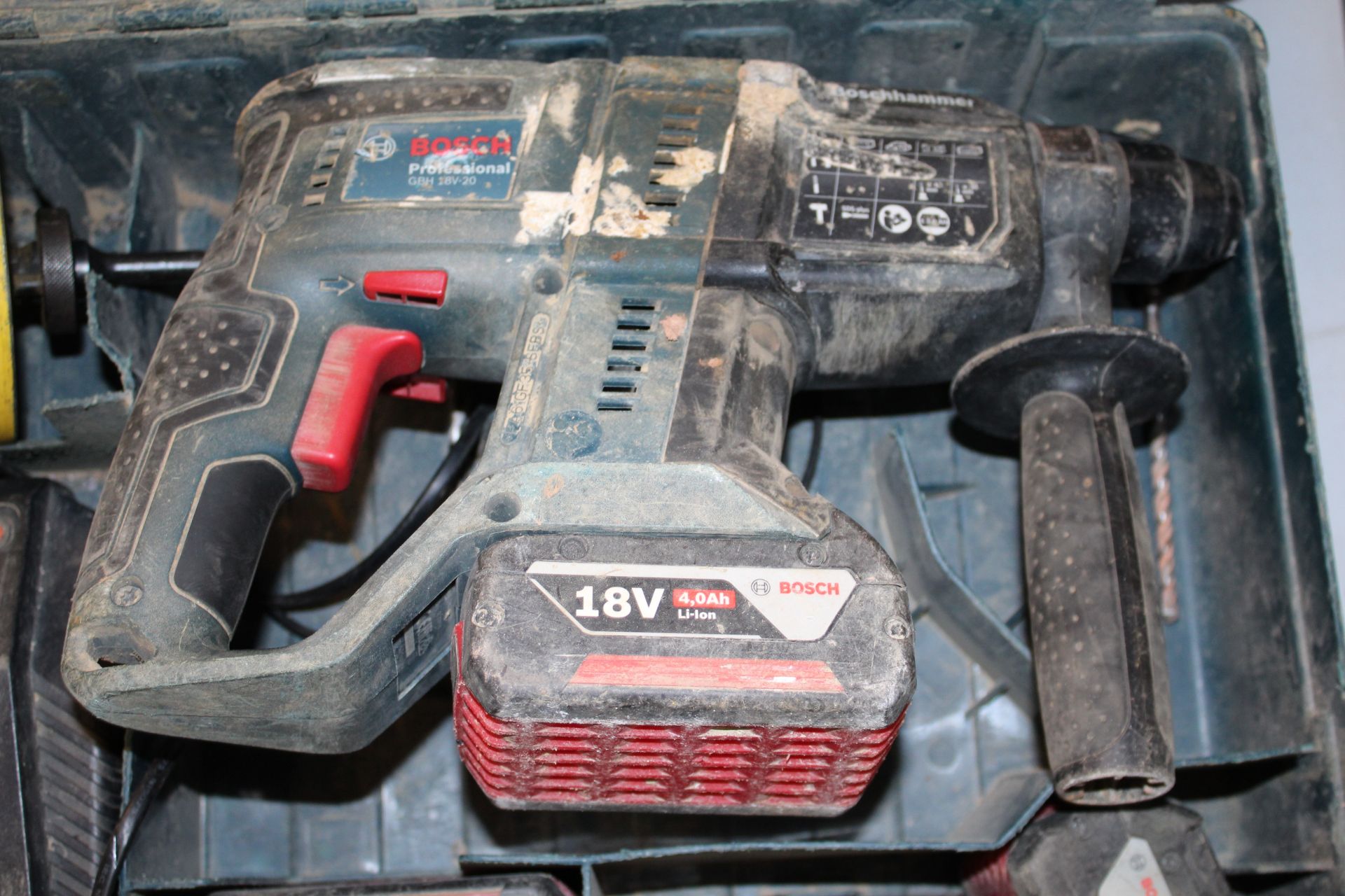 Bosch 18v professional cordless hammer drill with 4x batteries and charger in case. V CAMPSEA ASHE - Image 6 of 6