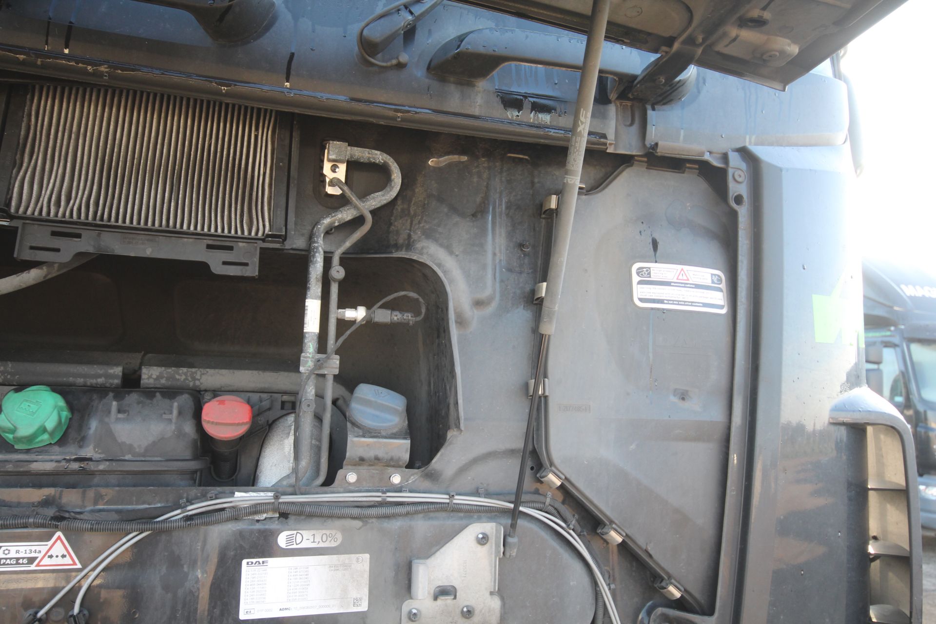 DAF XF 480 FTG 6X2 Euro 6D auto mid-lift and steer 44T unit. Registration P88 MGL. Date of first - Image 99 of 102