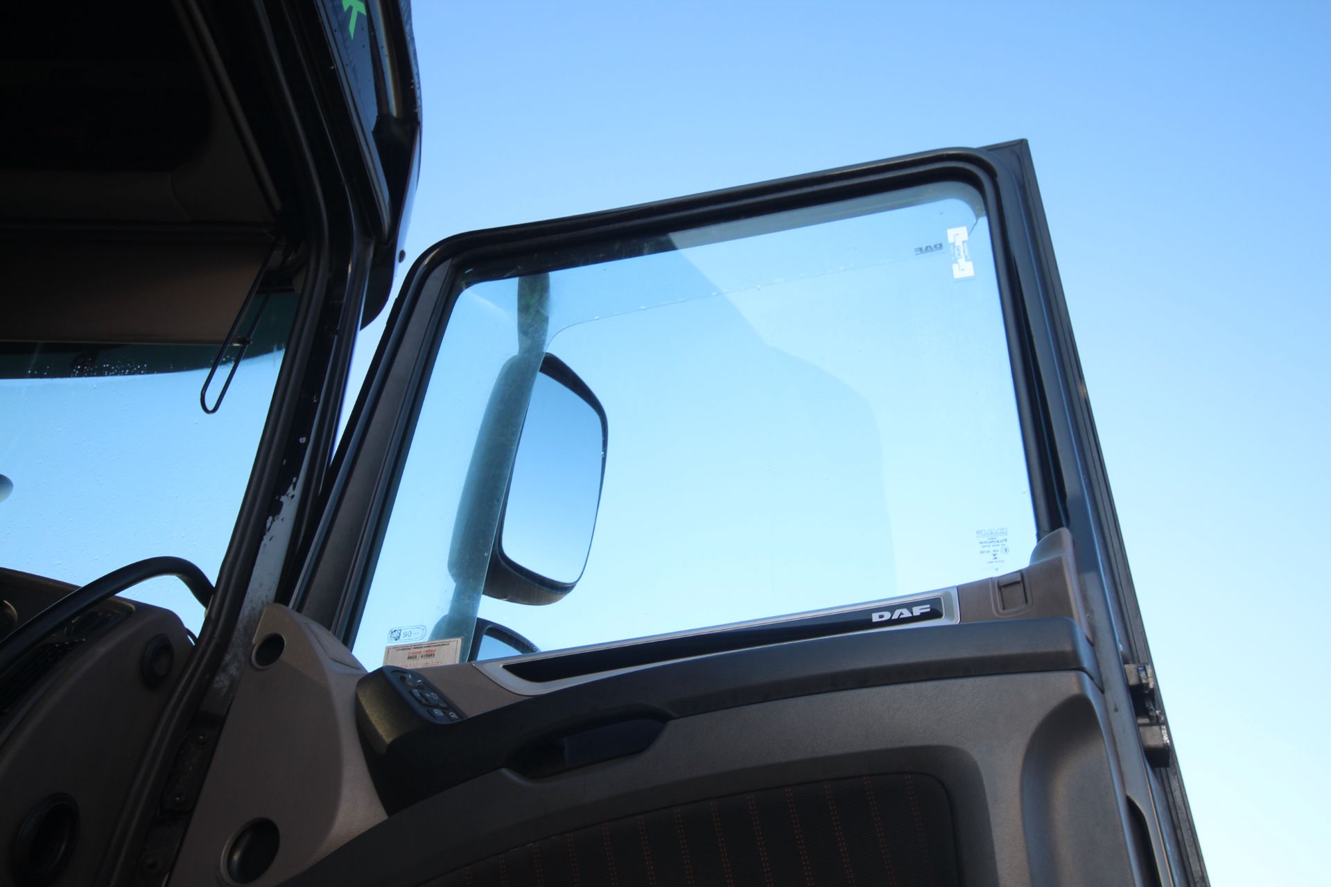 DAF XF 480 FTG 6X2 Euro 6D auto mid-lift and steer 44T unit. Registration P31 MGL. Date of first - Image 70 of 122