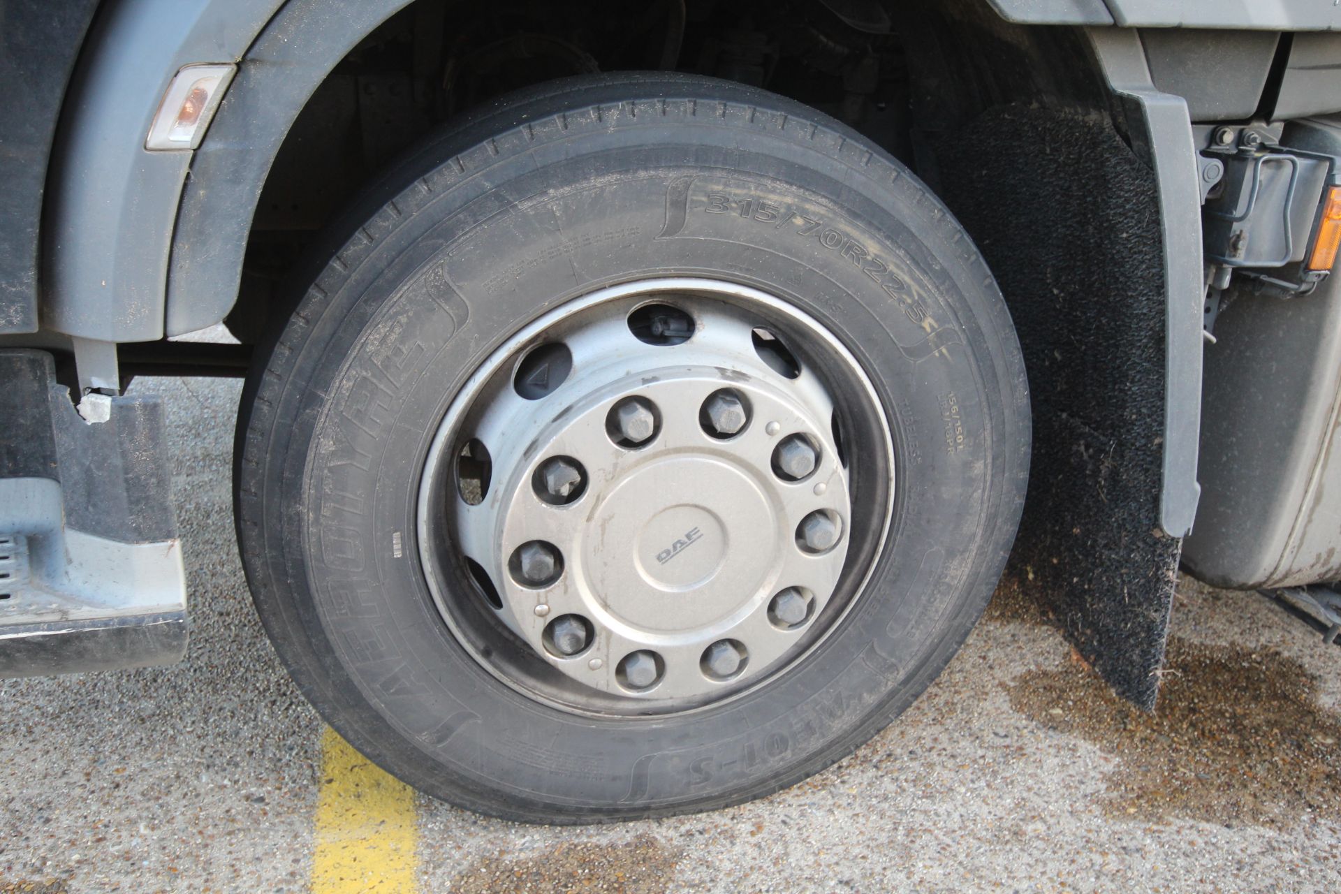 DAF XF 480 FTG 6X2 Euro 6D auto mid-lift and steer 44T unit. Registration P31 MGL. Date of first - Image 18 of 122