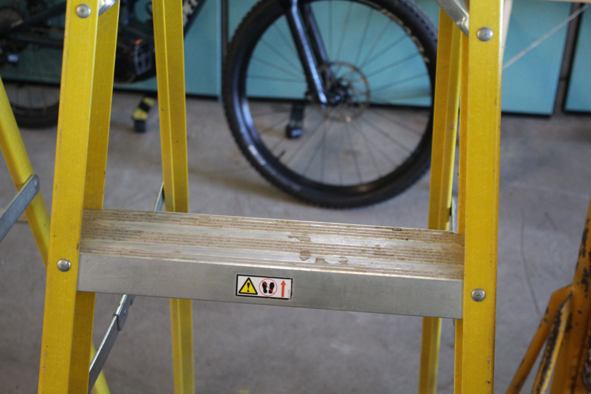 Werner fibreglass stepladder. V CAMPSEA ASHE - Image 3 of 6