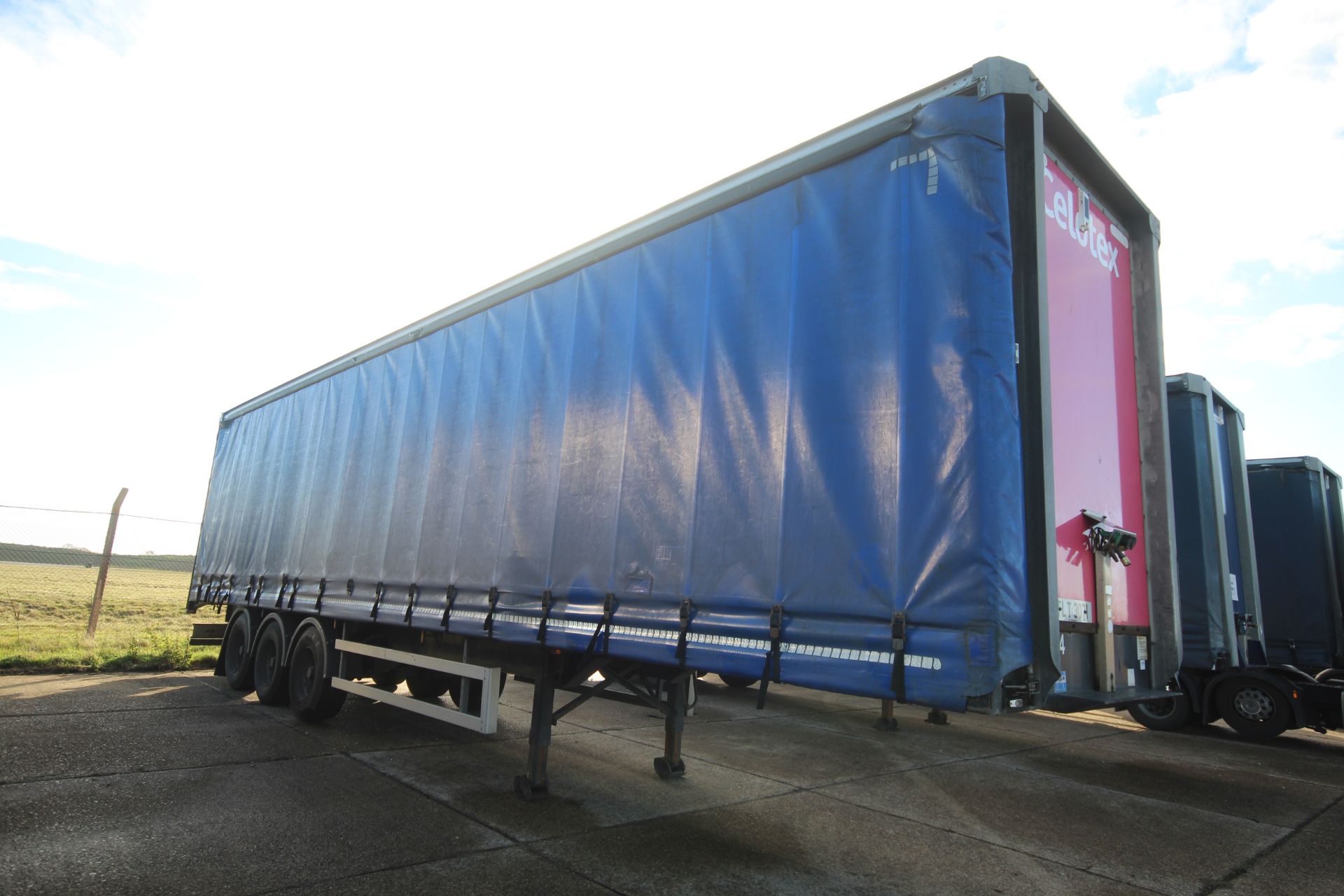 Montracon 39T 13.6m tri-axle curtain-side trailer. Registration C351371. 2013. MOT until 31/05/2024. - Image 4 of 87