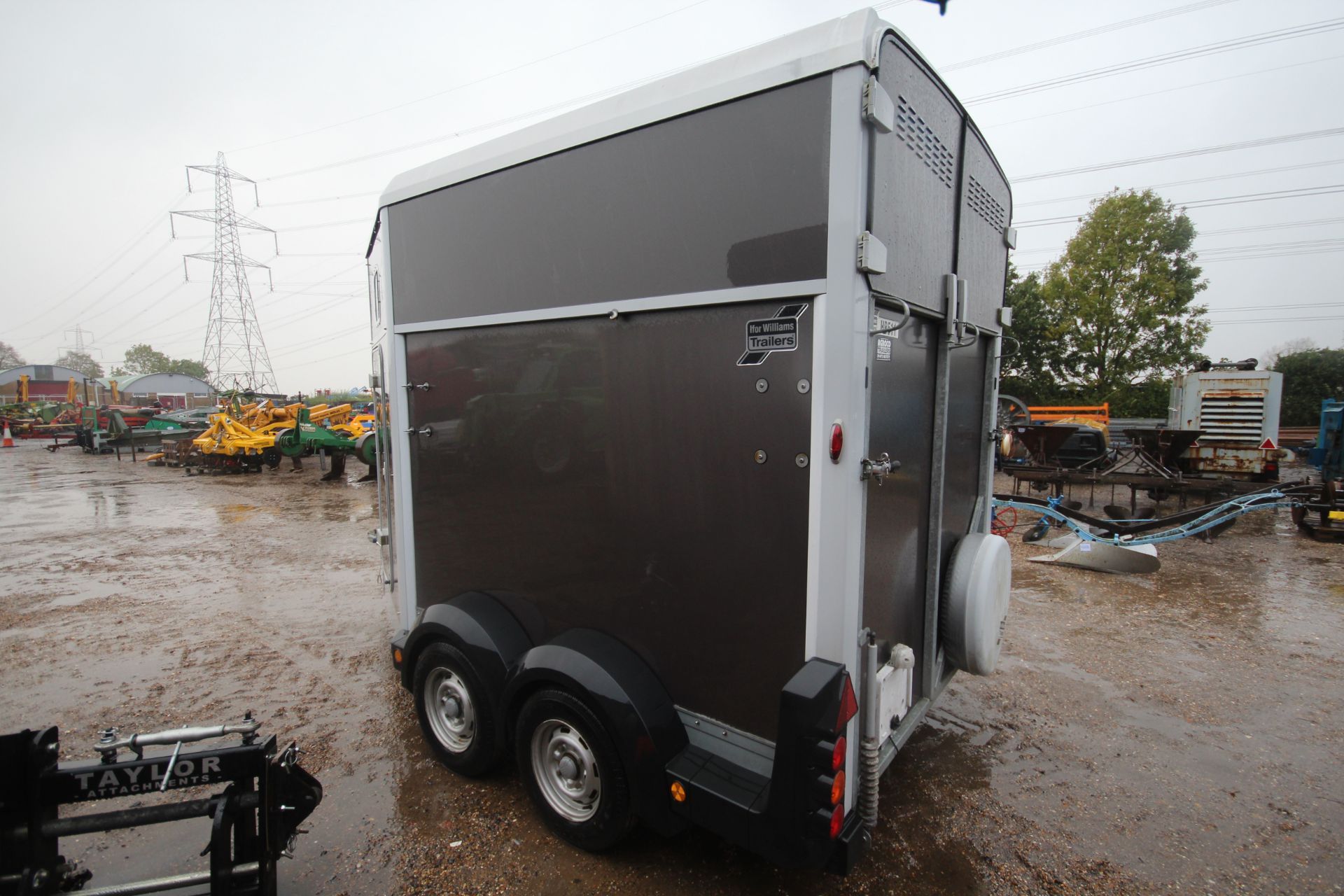 Ifor Williams HB511 twin axle horsebox. To take two 16hh horses. Owned from new and recent main - Image 5 of 29