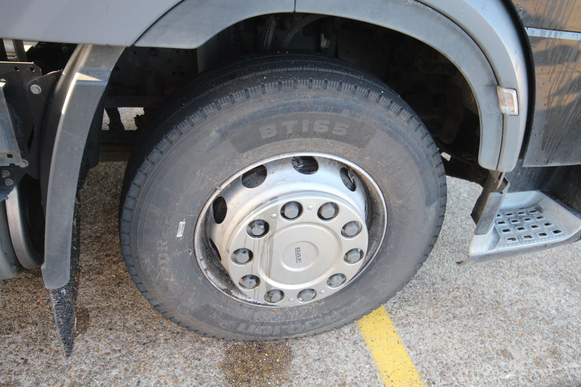 DAF XF 480 FTG 6X2 Euro 6D auto mid-lift and steer 44T unit. Registration P31 MGL. Date of first - Image 38 of 122