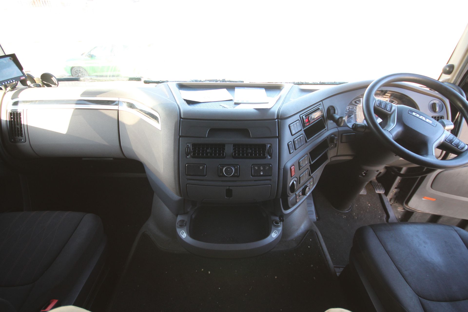 DAF XF 480 FTG 6X2 Euro 6D auto mid-lift and steer 44T unit. Registration P31 MGL. Date of first - Image 82 of 122