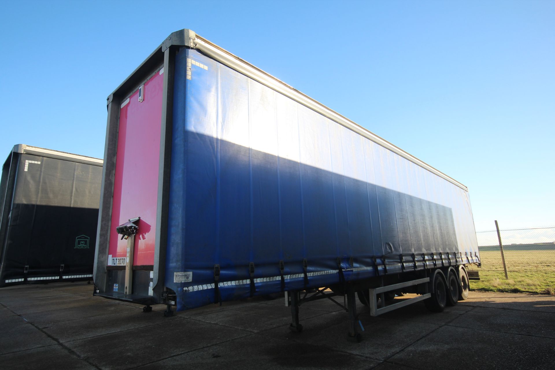 Montracon 39T 13.6m tri-axle curtain-side trailer. Registration C351369. 2013. MOT until 31/01/2024.