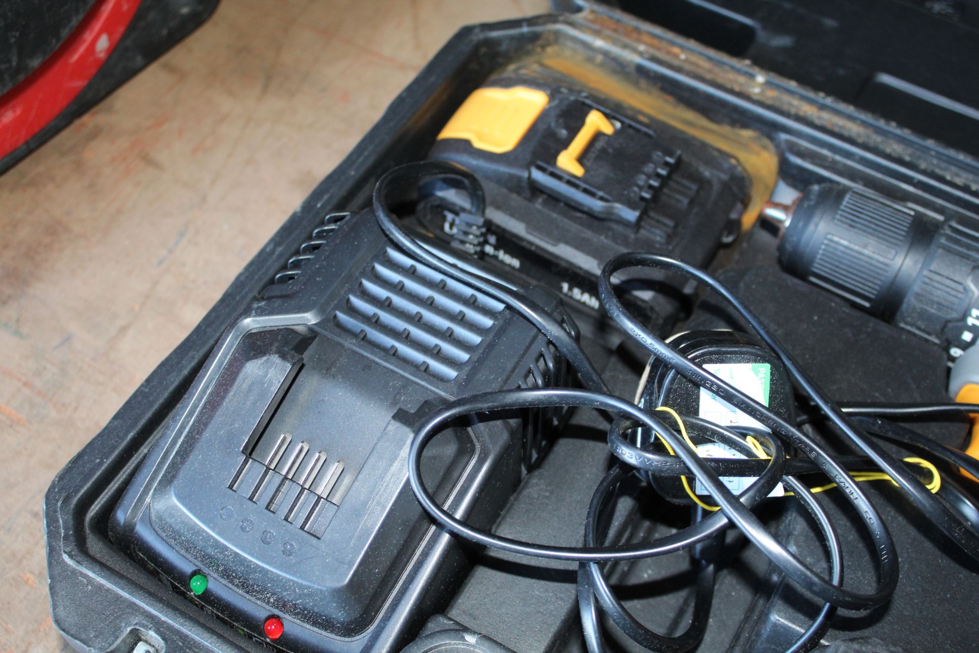 Titan 18v cordless drill, 2x batteries and charger in case. V CAMPSEA ASHE - Image 3 of 4