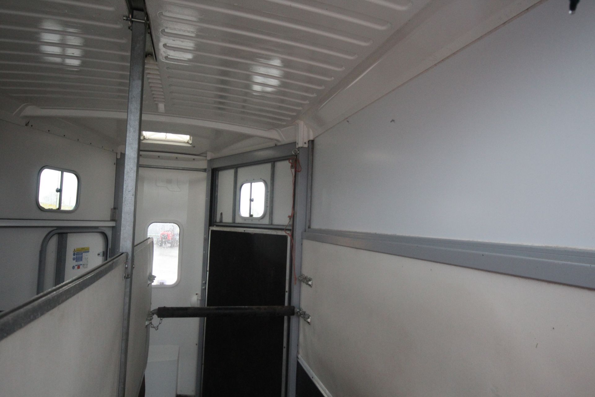 Ifor Williams HB511 twin axle horsebox. To take two 16hh horses. Owned from new and recent main - Image 26 of 29