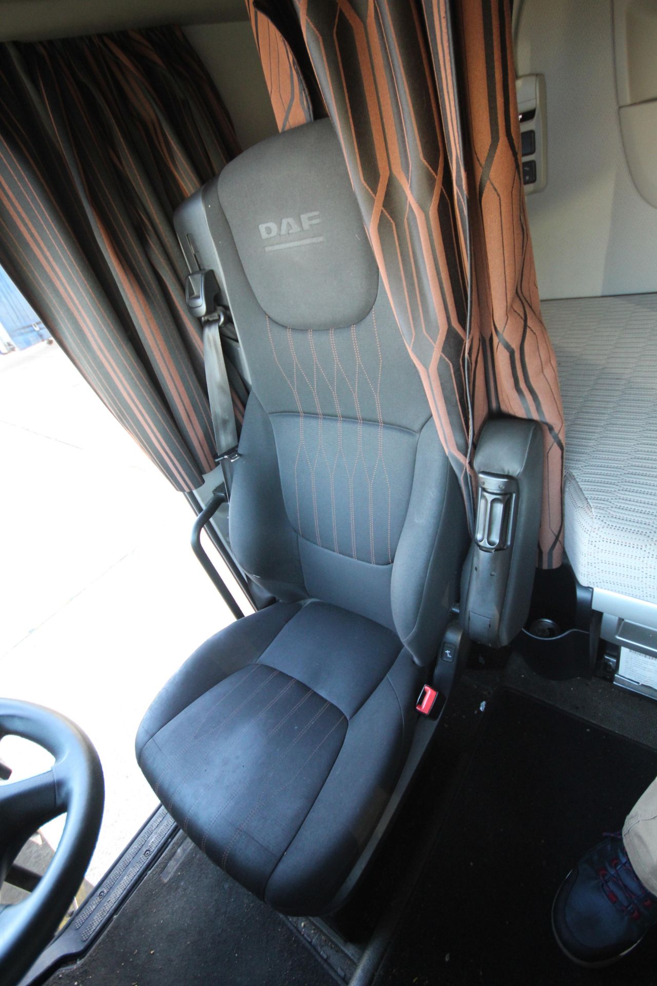 DAF XF 480 FTG 6X2 Euro 6D auto mid-lift and steer 44T unit. Registration P31 MGL. Date of first - Image 85 of 122