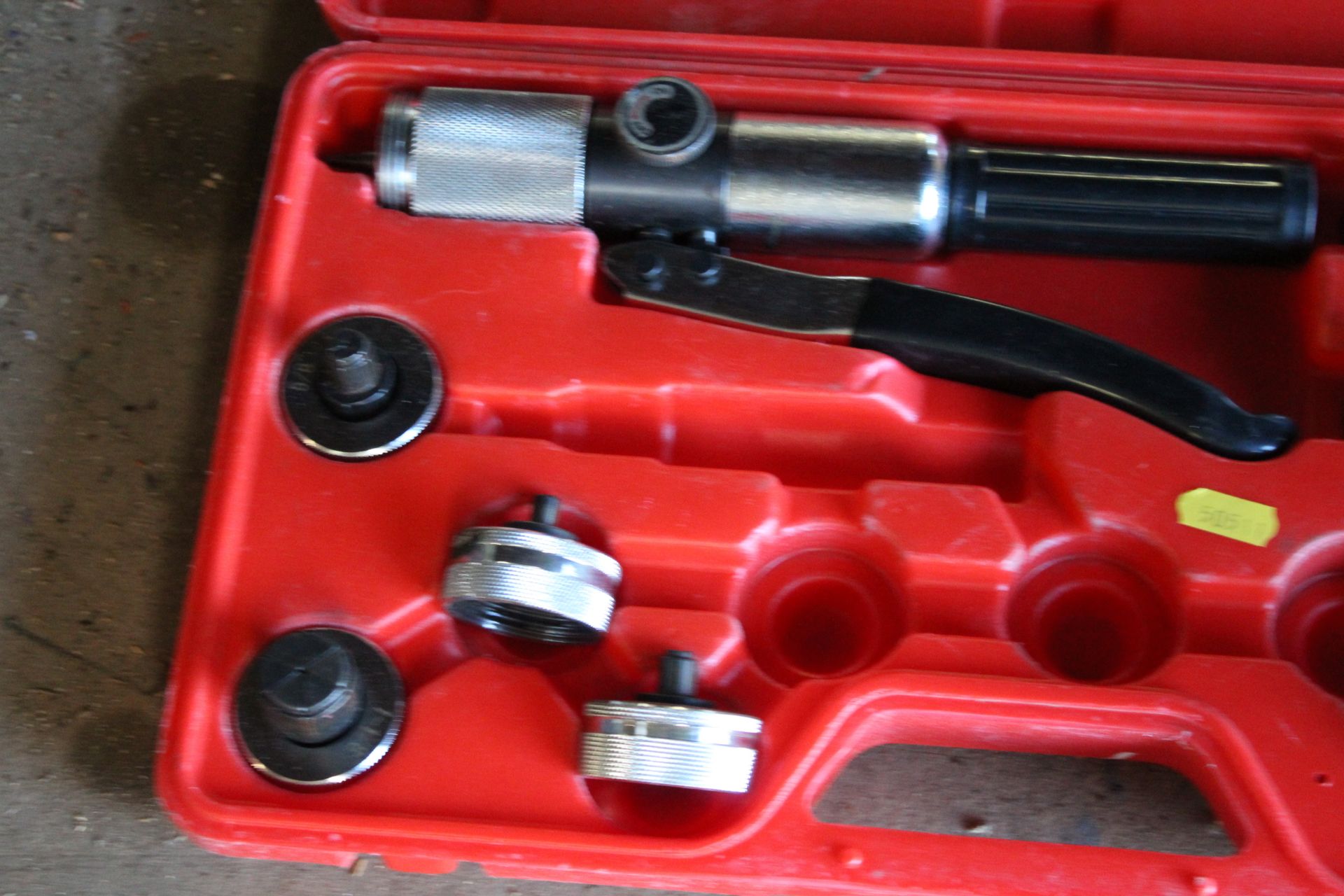 Hydraulic tube expanding tool kit. V CAMPSEA ASHE - Image 2 of 3