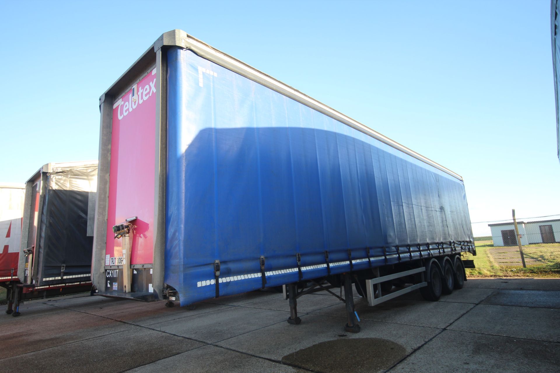 Montracon 39T 13.6m tri-axle curtain-side trailer. Registration C351364. 2013. MOT until 31/01/2024.