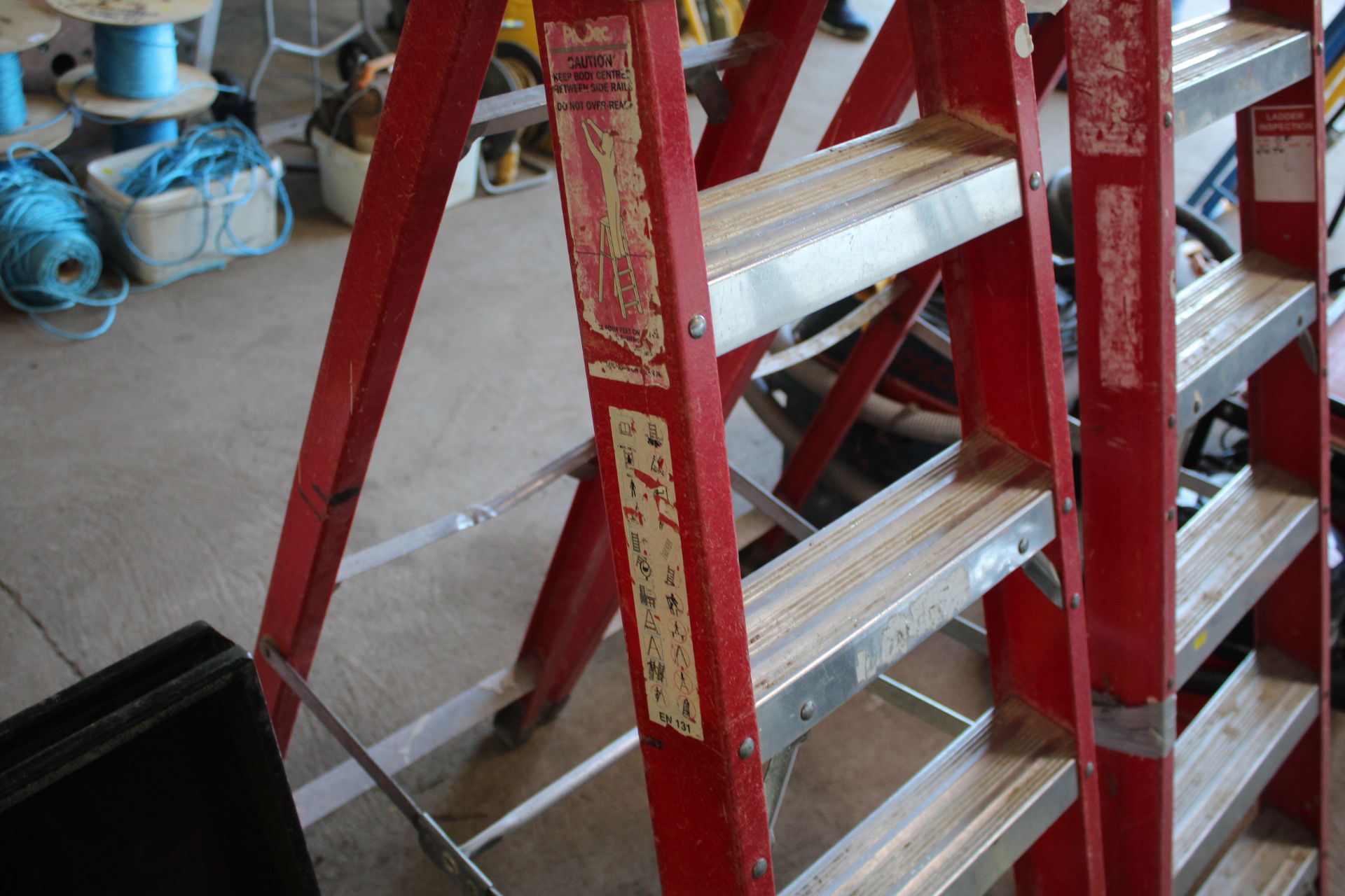 Fibreglass step ladder. V CAMPSEA ASHE - Image 5 of 5