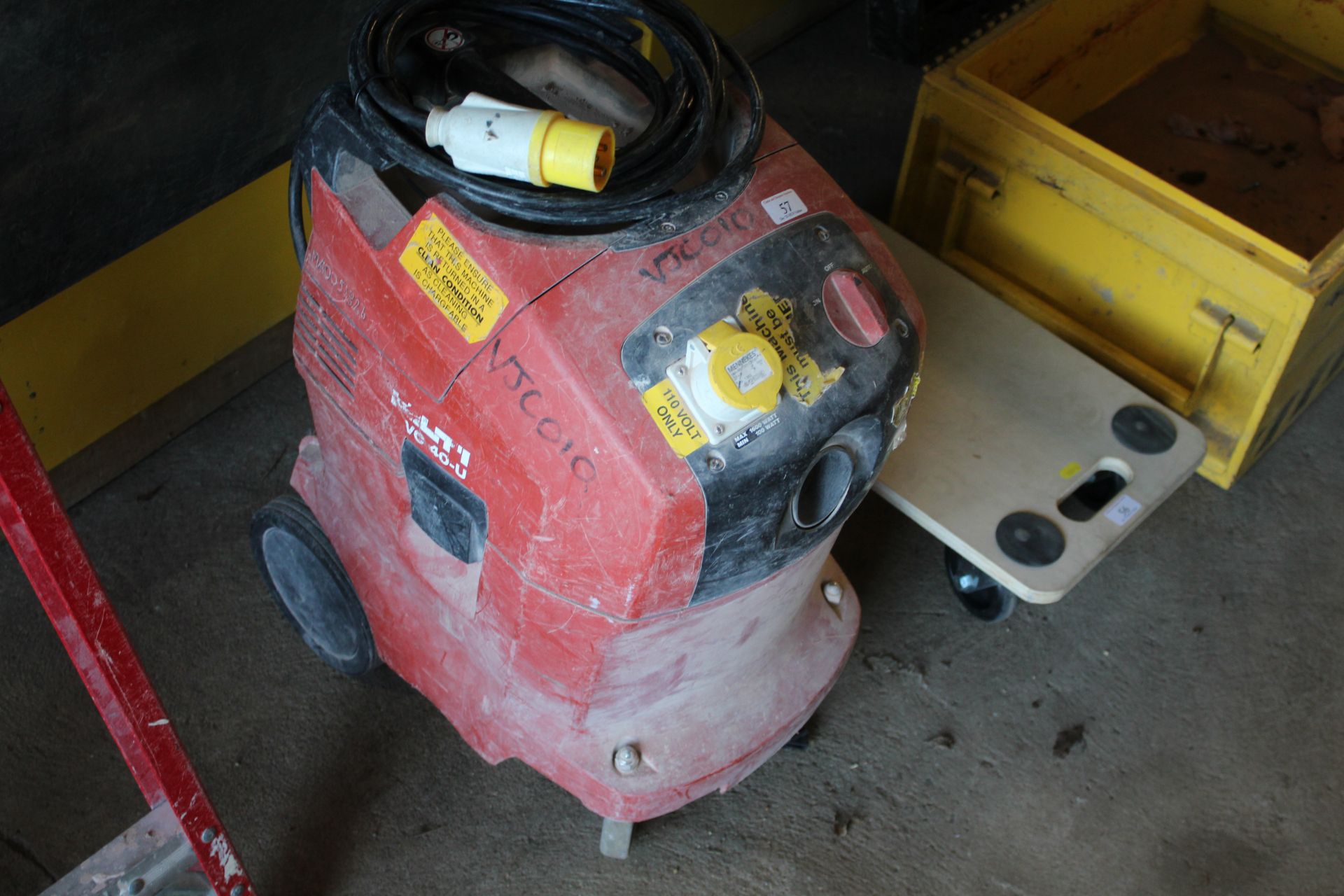 Hilti 110v VC40-U 32amp vacuum. V CAMPSEA ASHE - Image 2 of 8