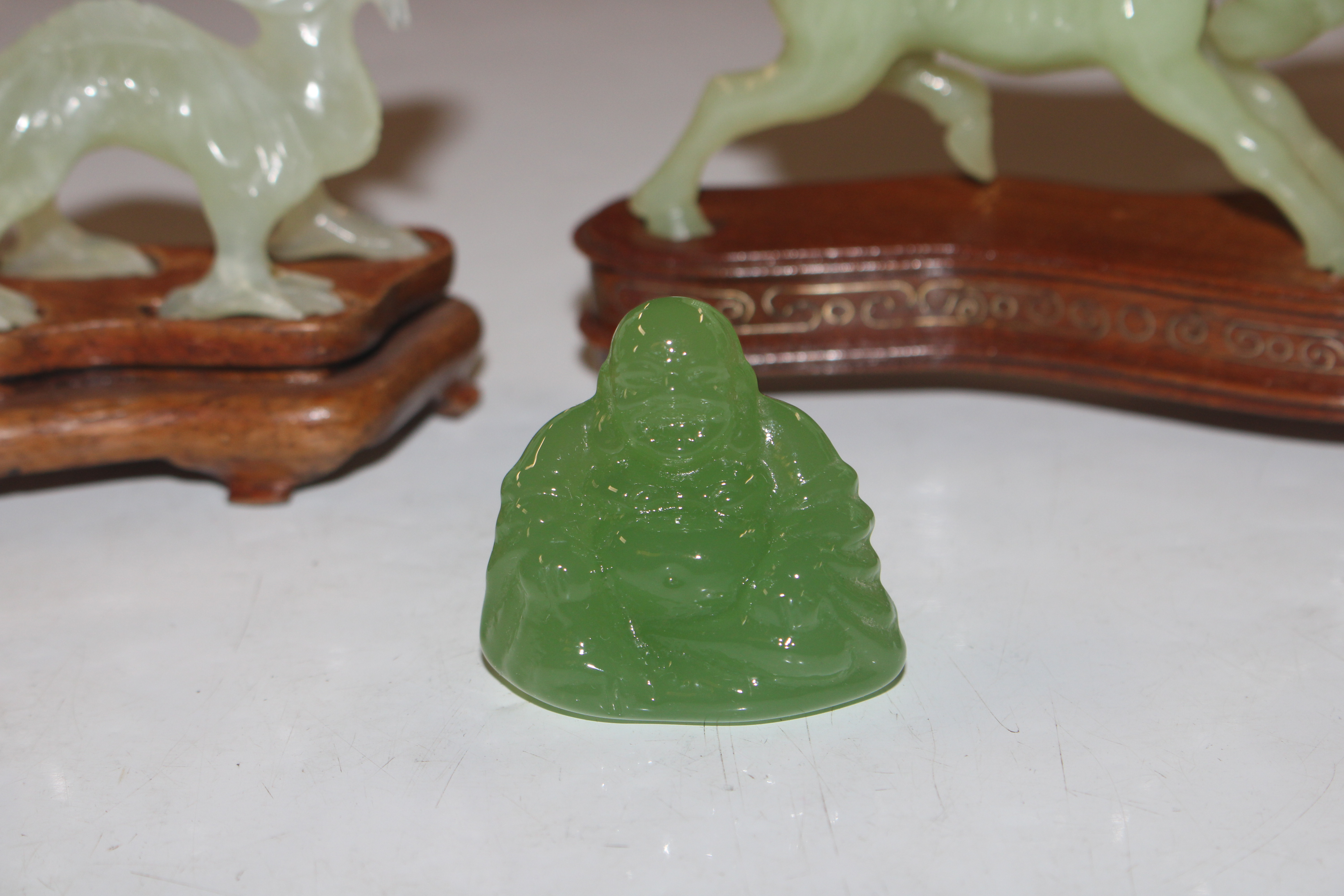 A box of jade coloured ornaments to include dragon - Image 10 of 29