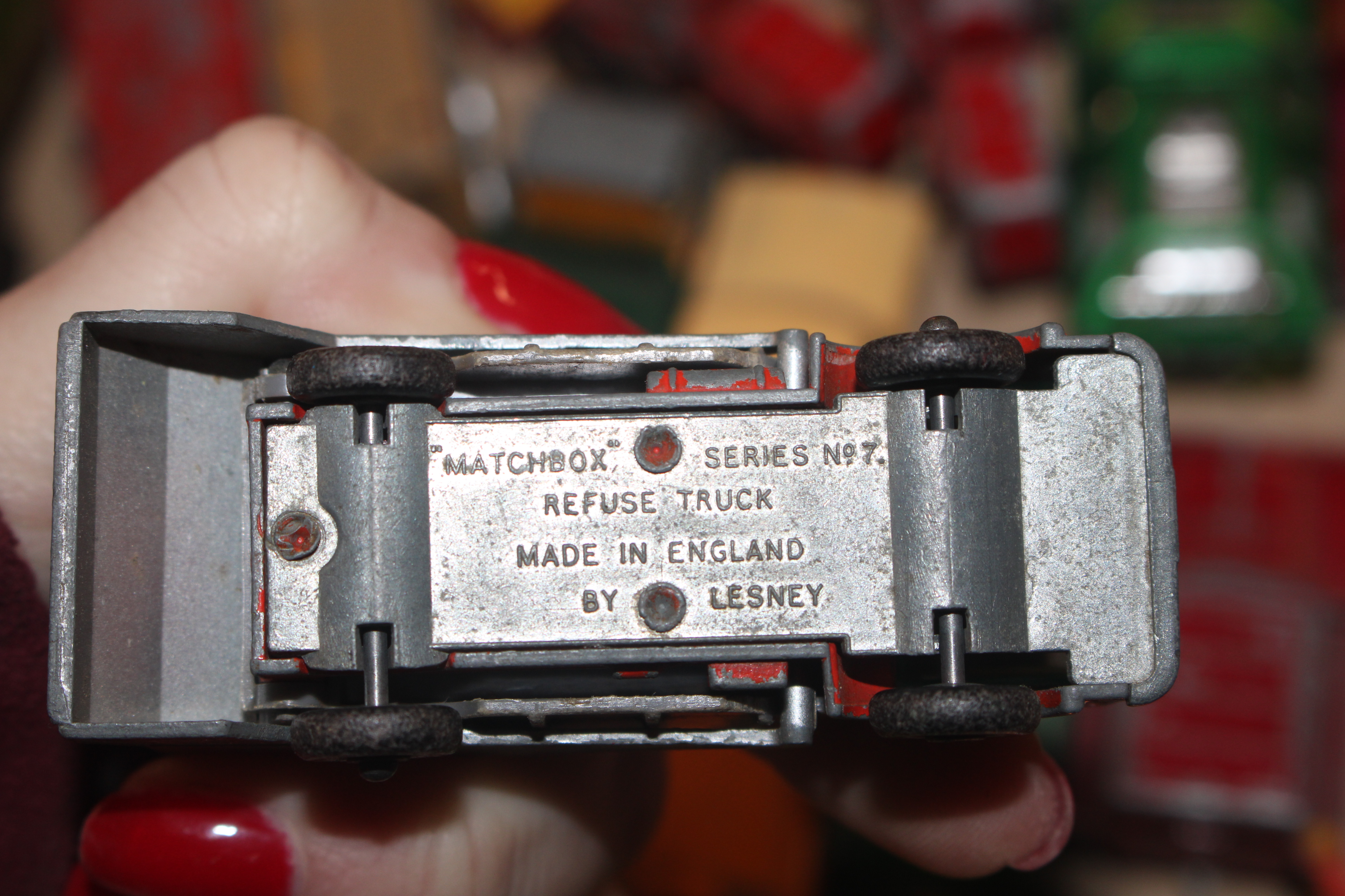 A box of Matchbox die-cast vehicles - Image 2 of 6