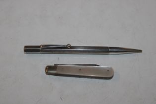 1938 William Needham, Sterling silver fruit knife