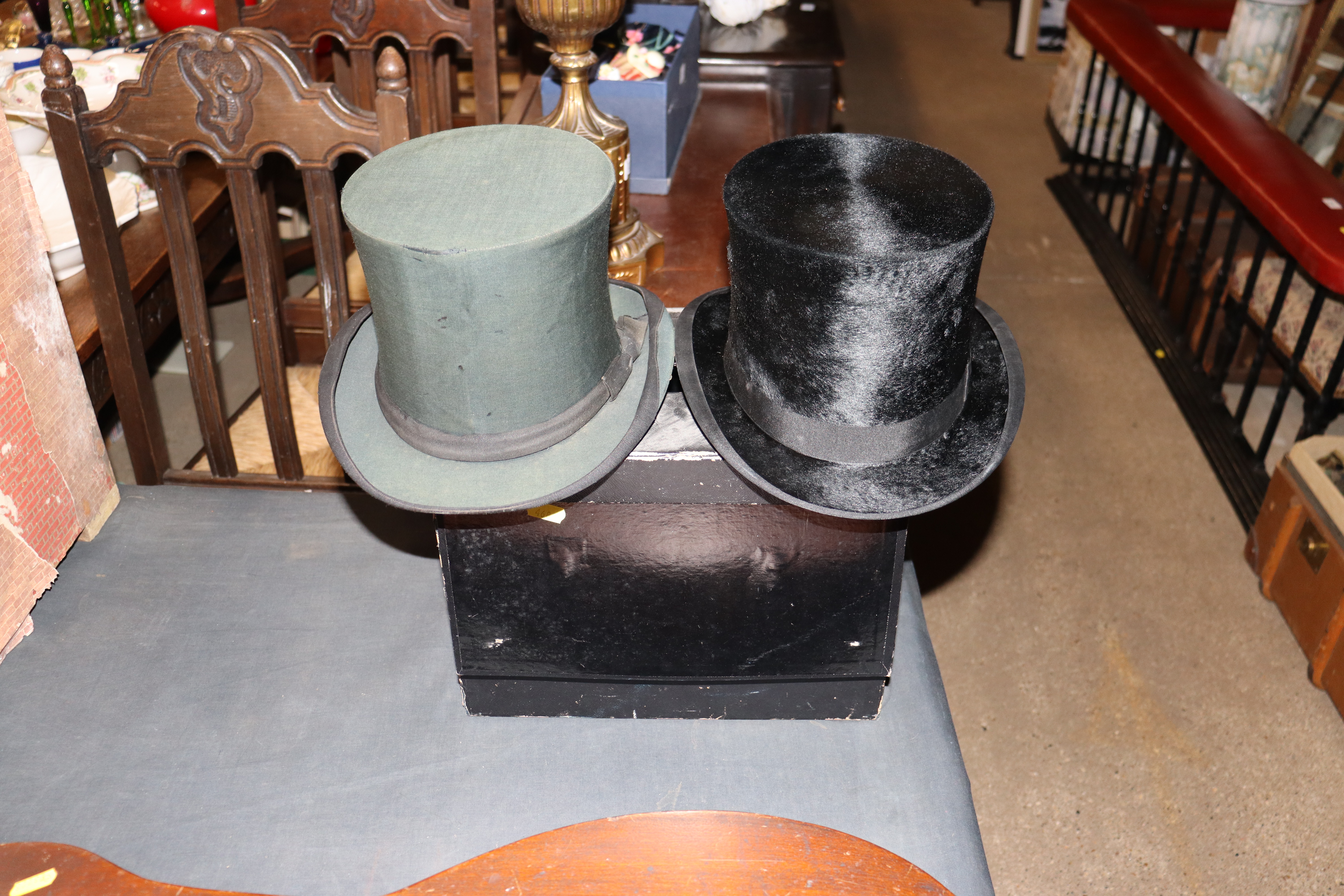 A collapsible top hat together with a Gun & Co of