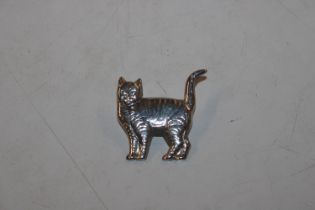 A Sterling silver brooch in the form of a tabby ca