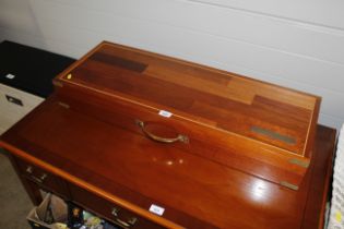 An inlaid wooden baize lined gun case