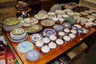 A large quantity of various tea and dinnerware etc